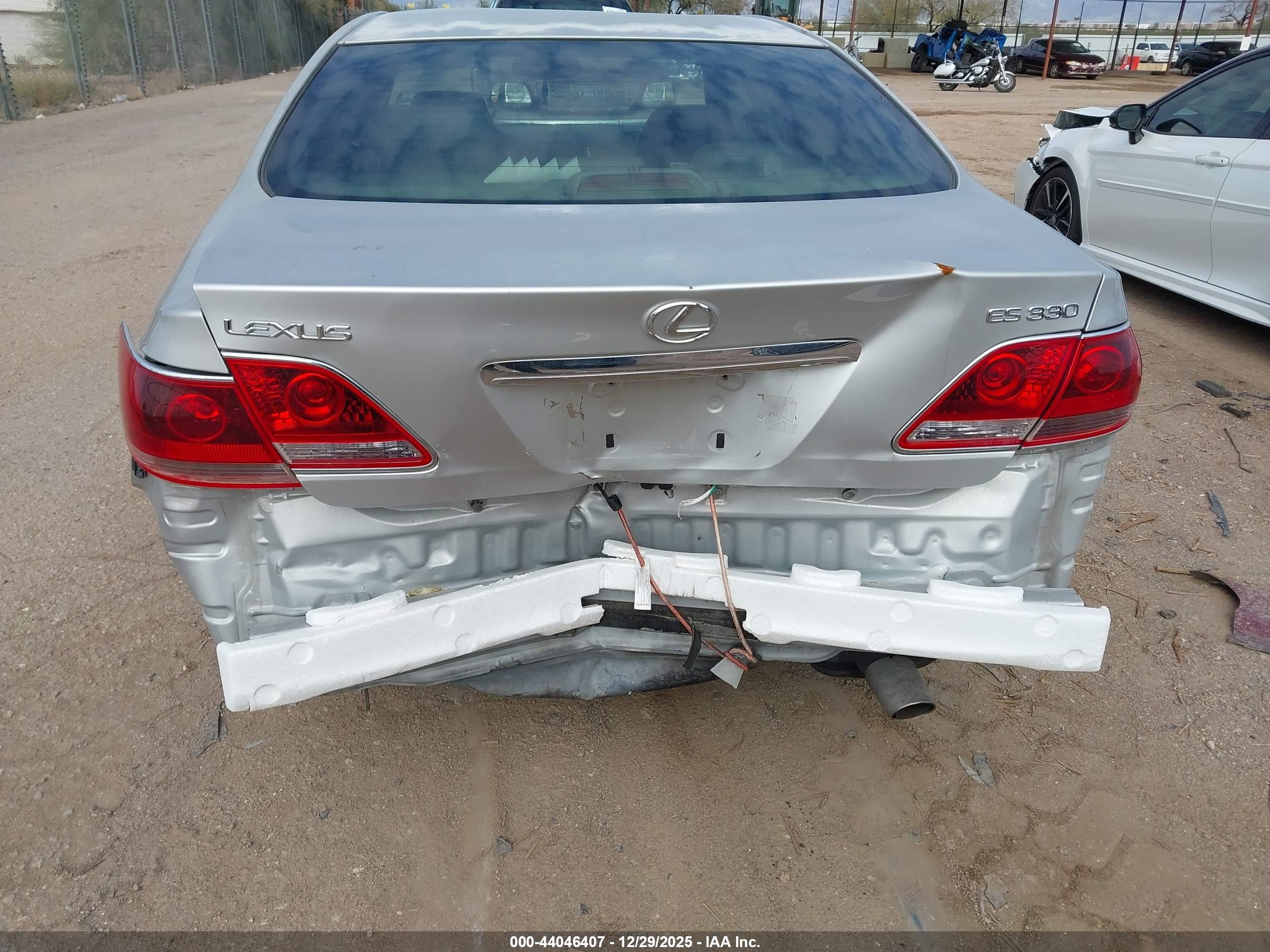 LEXUS ES image 6
