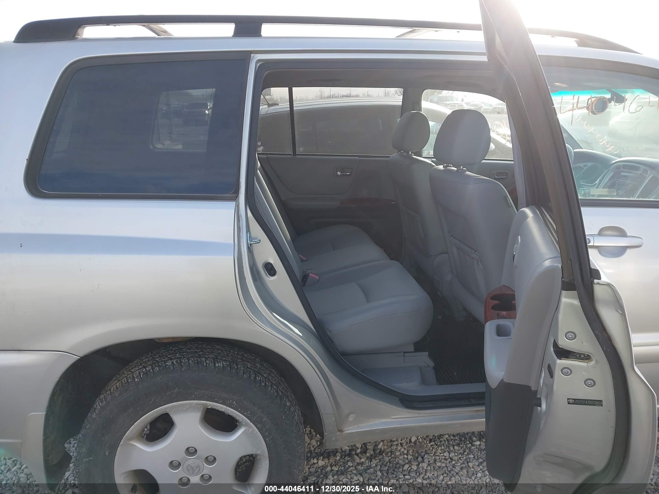 TOYOTA HIGHLANDER image 8
