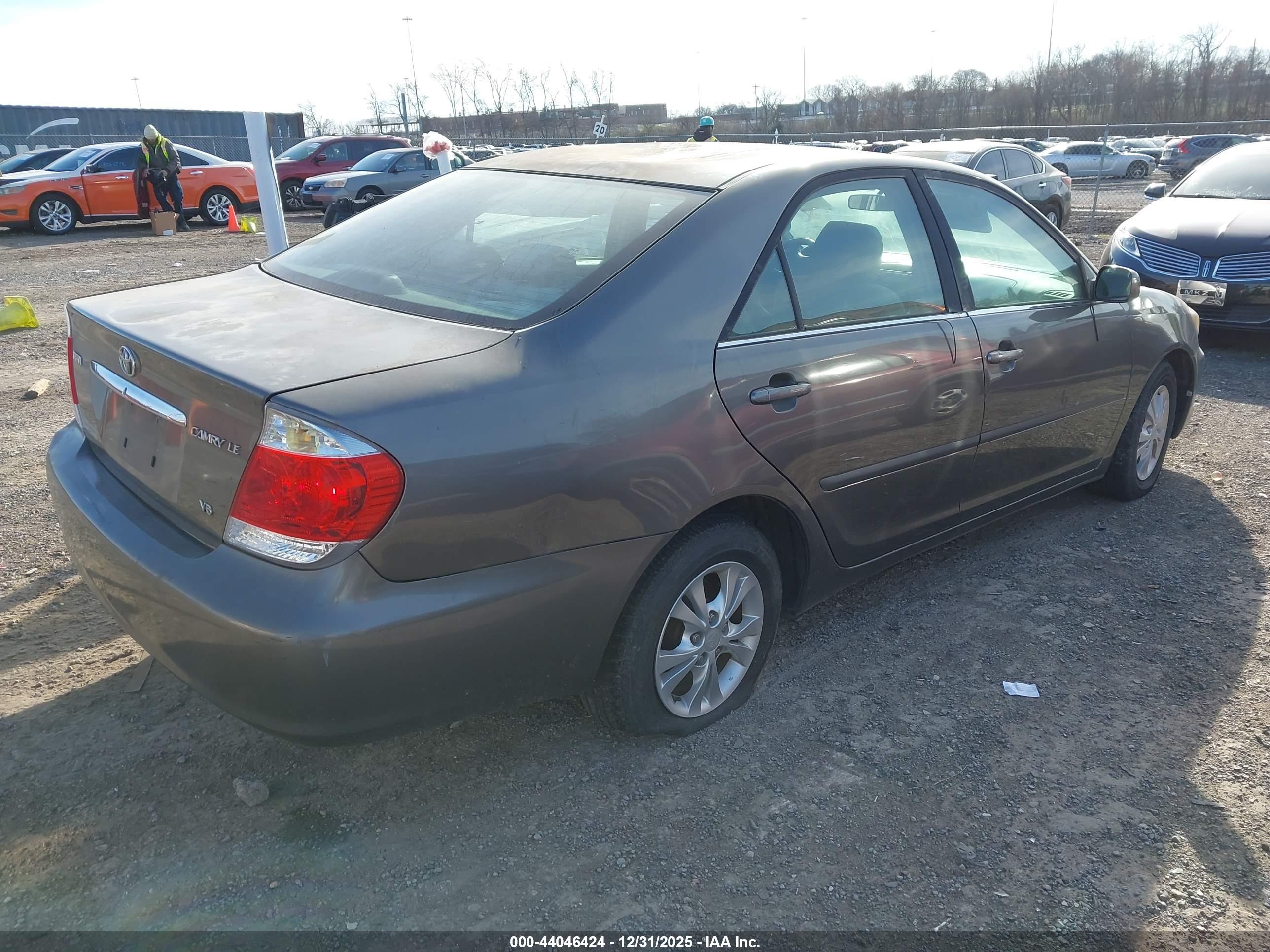 TOYOTA CAMRY image 4