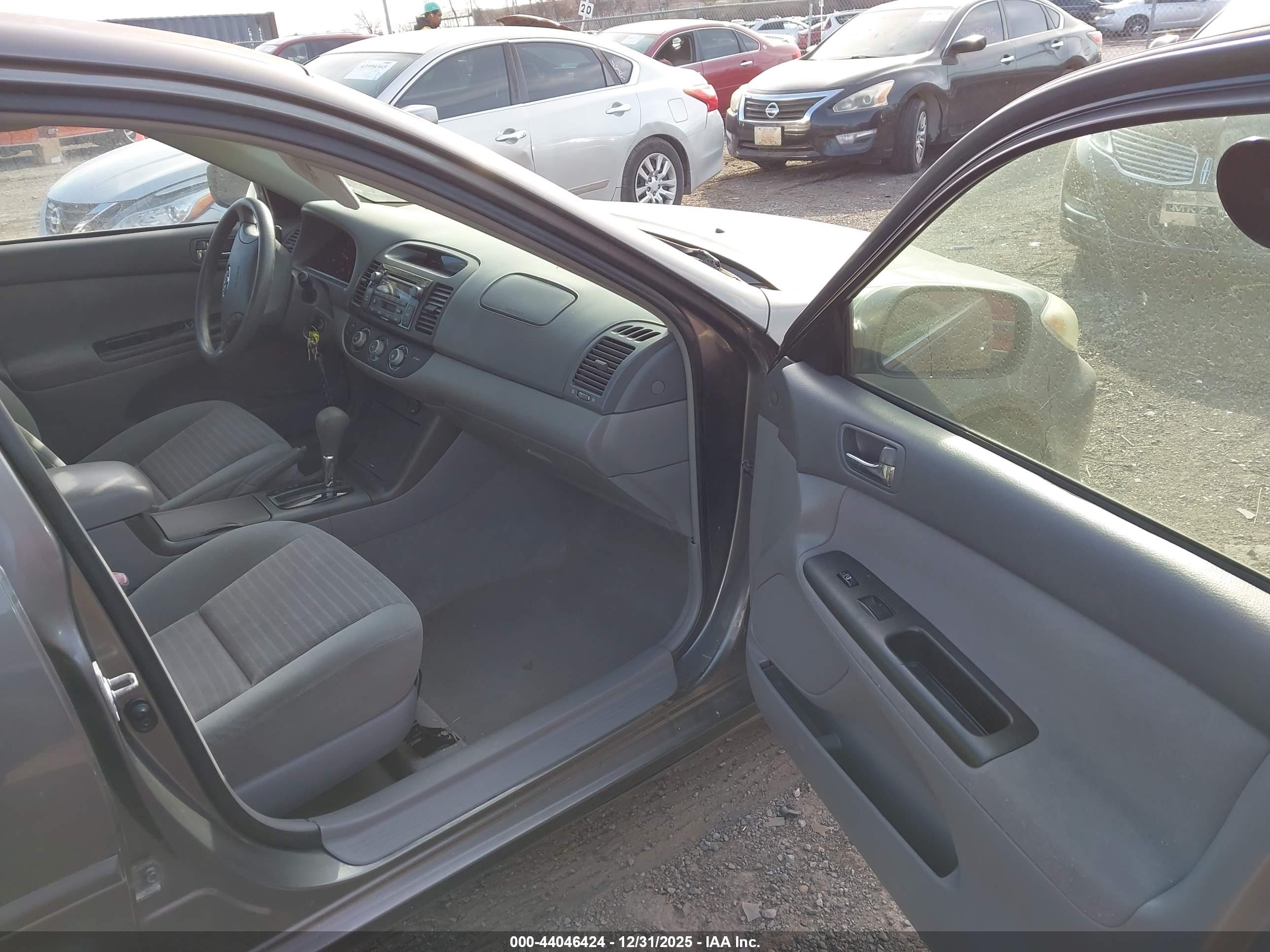 TOYOTA CAMRY image 5
