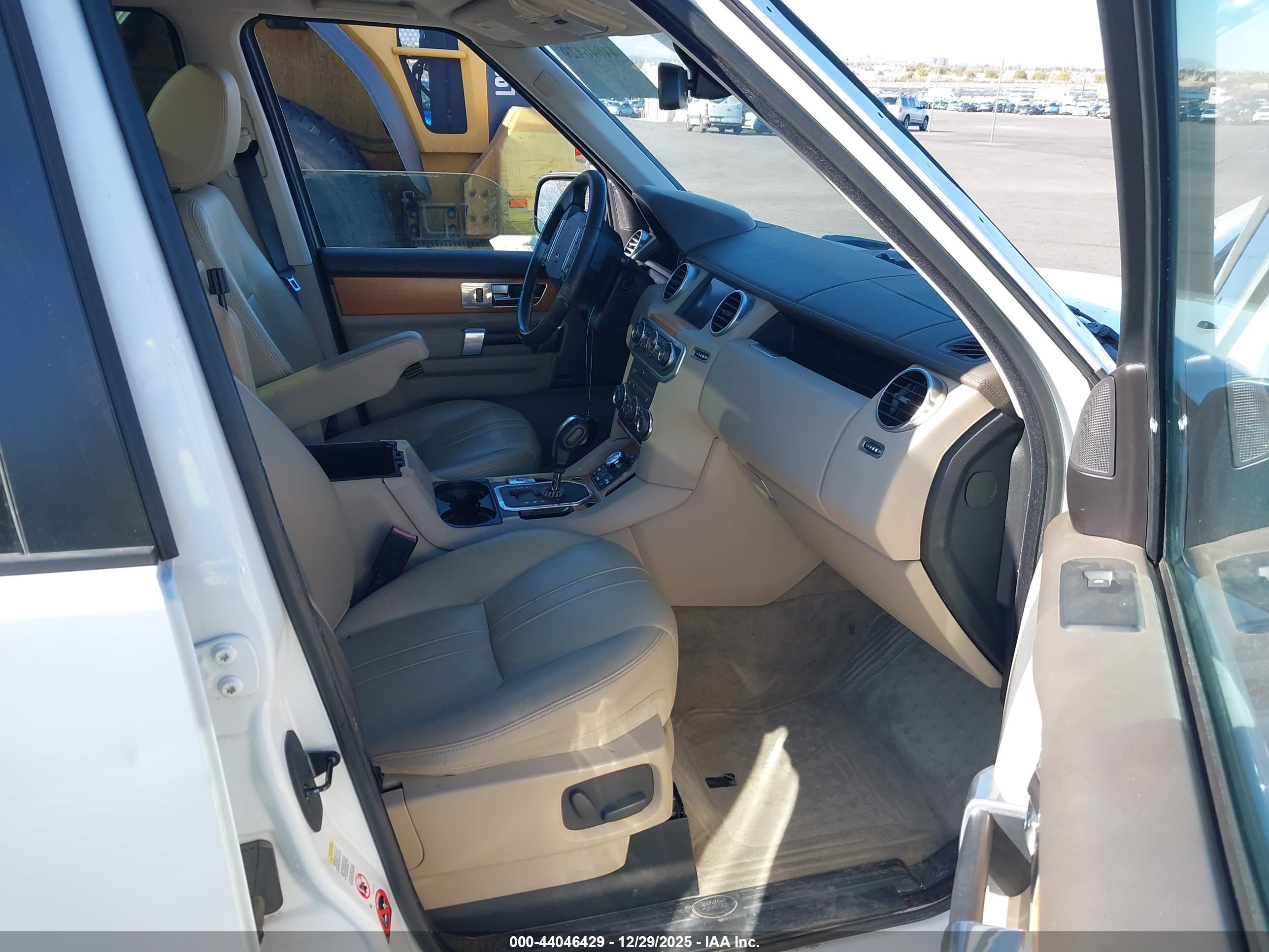 LAND ROVER image 5