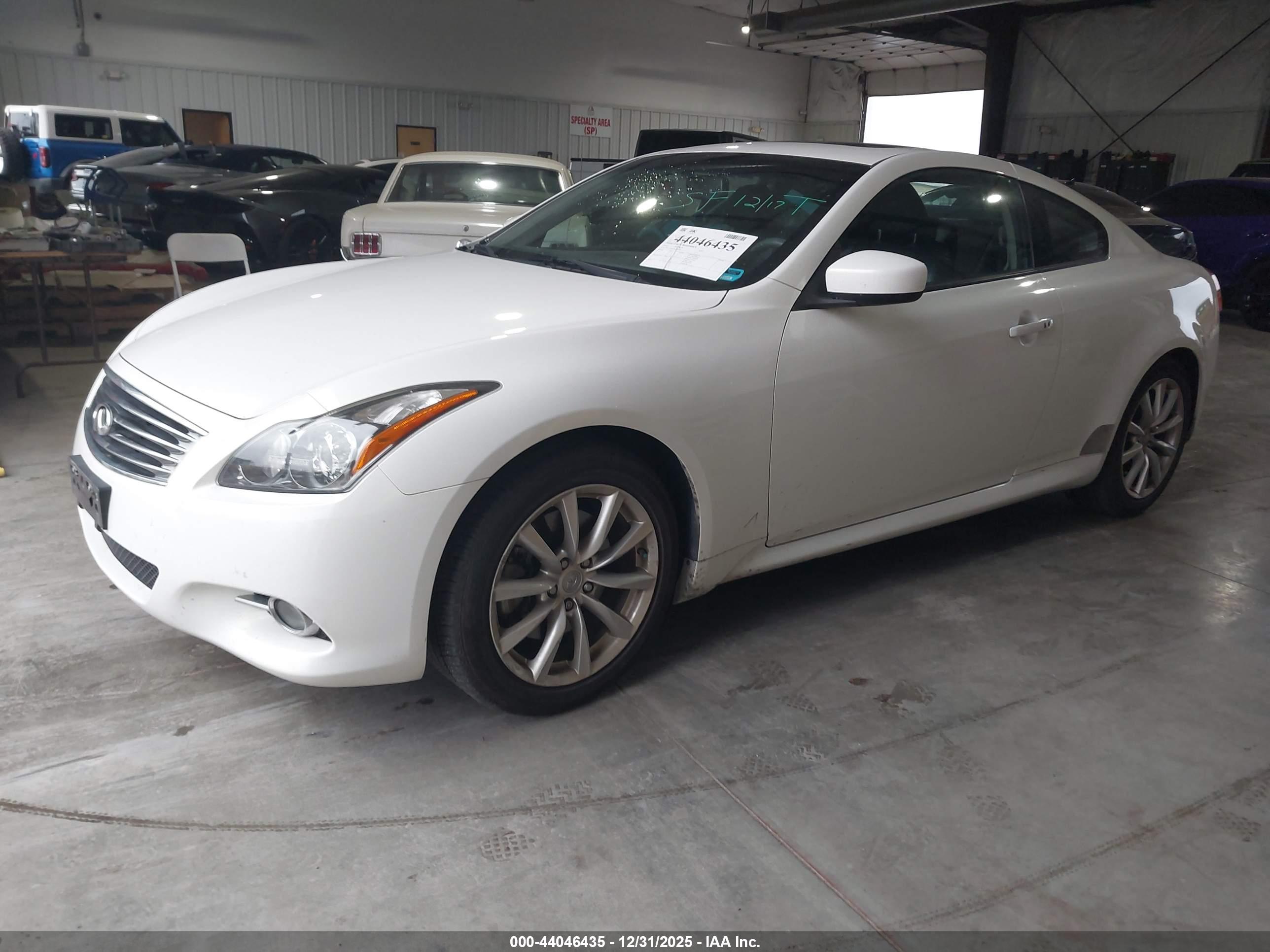 INFINITI G37 image 2