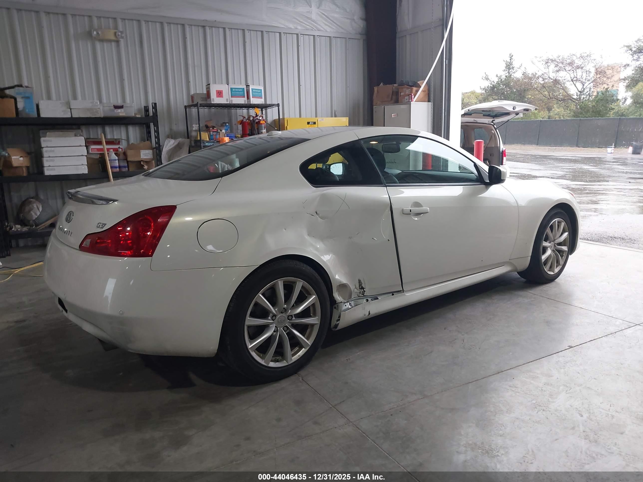 INFINITI G37 image 4
