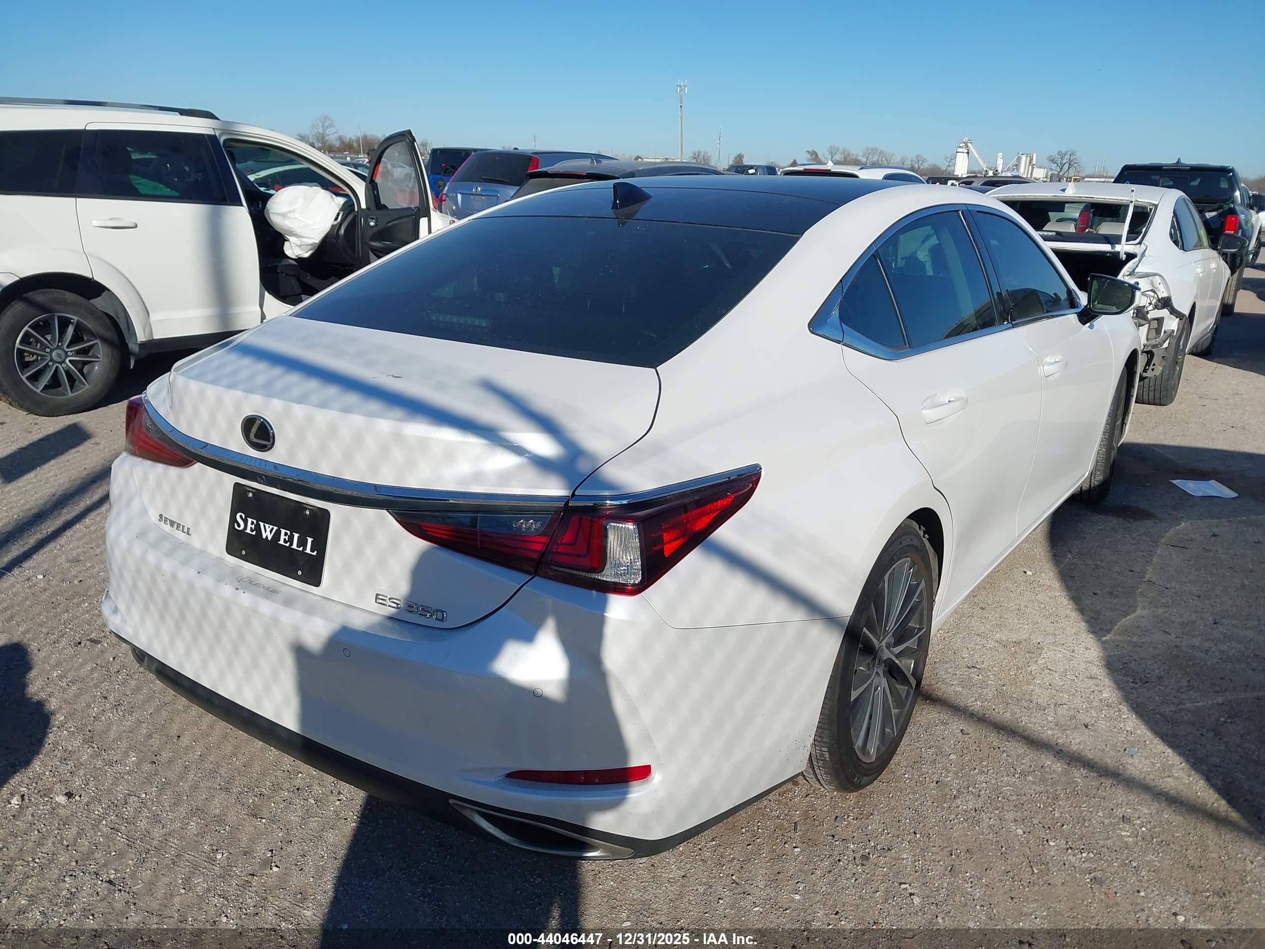 LEXUS ES image 4