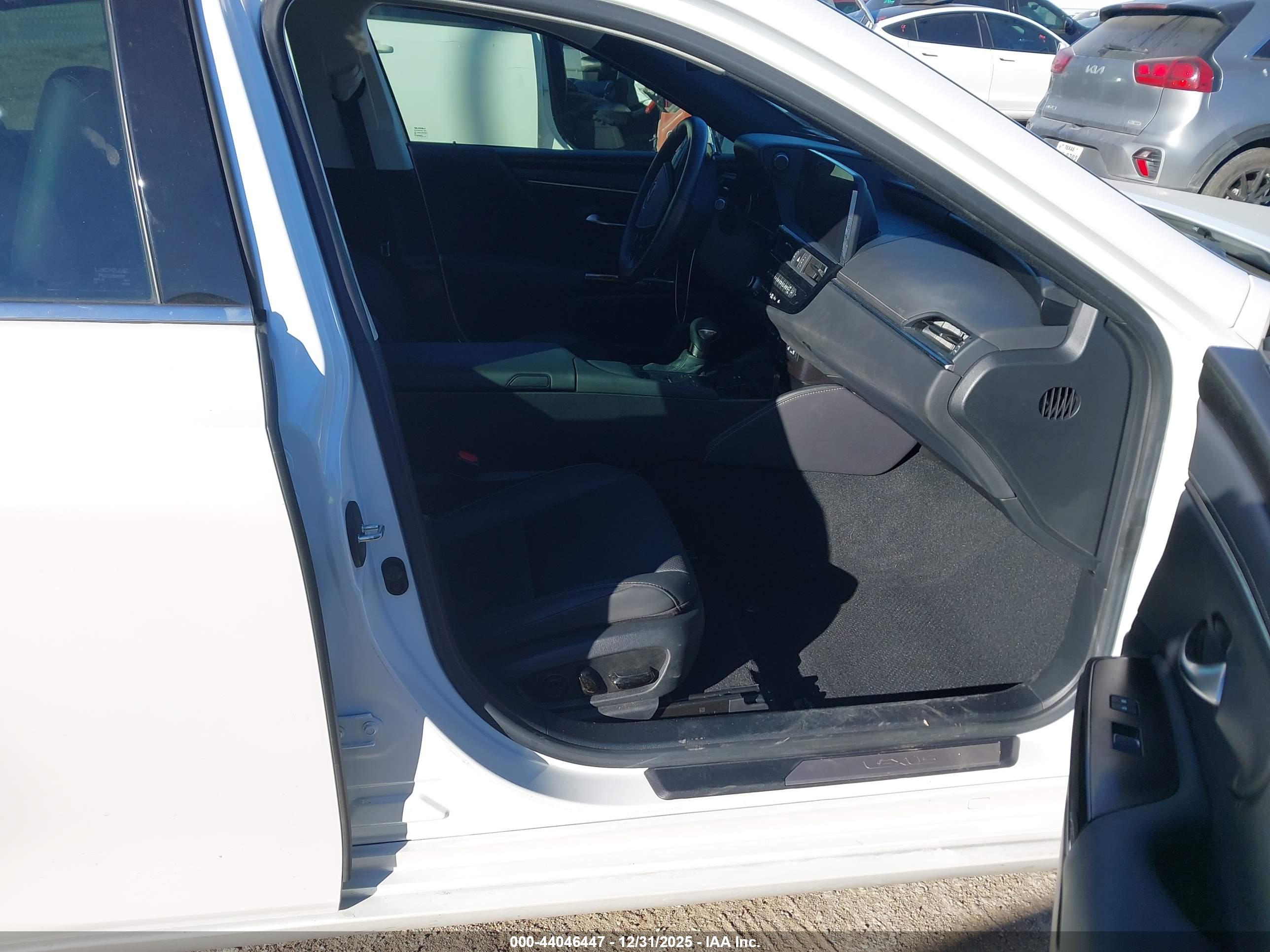 LEXUS ES image 5