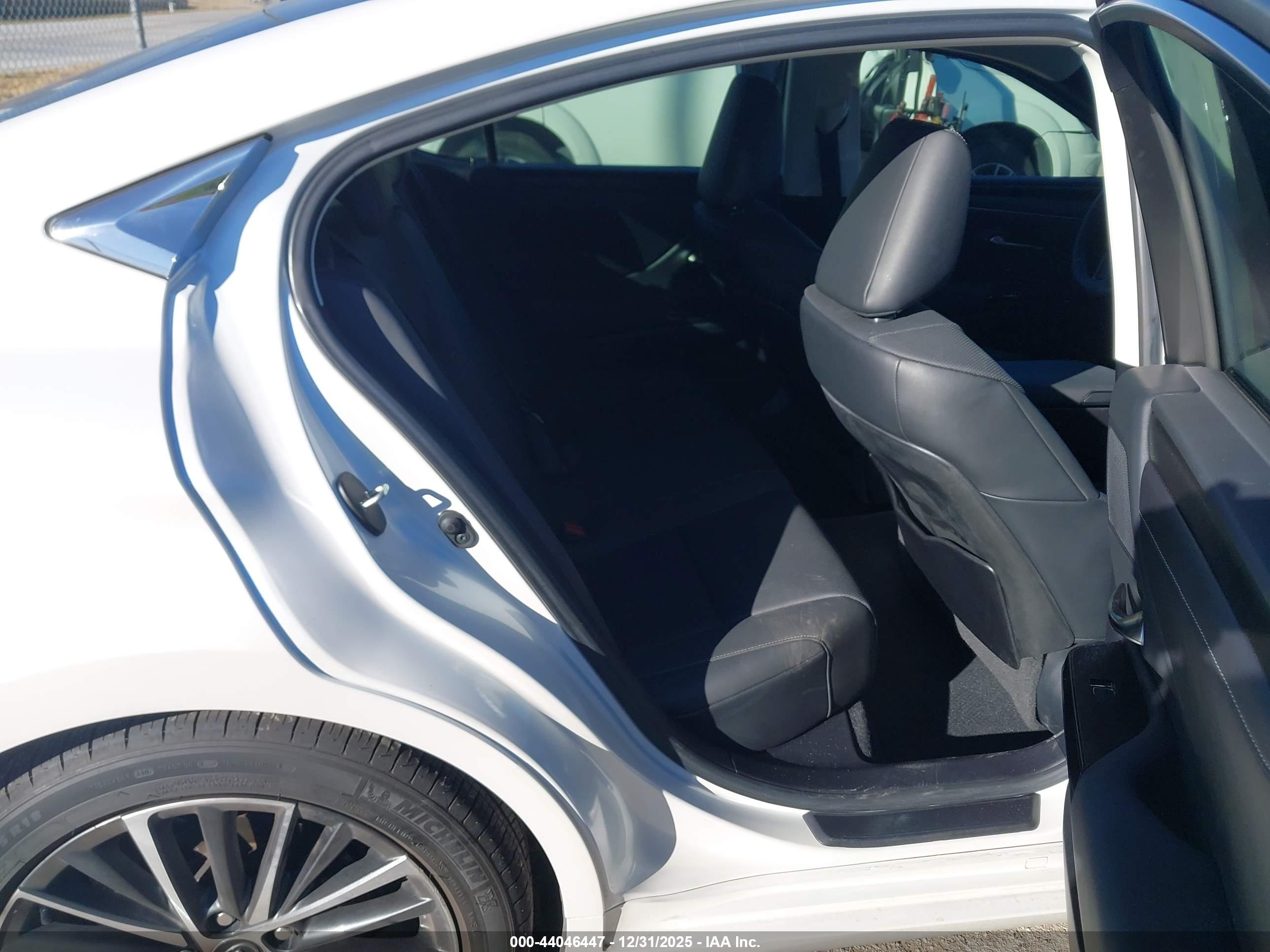 LEXUS ES image 8