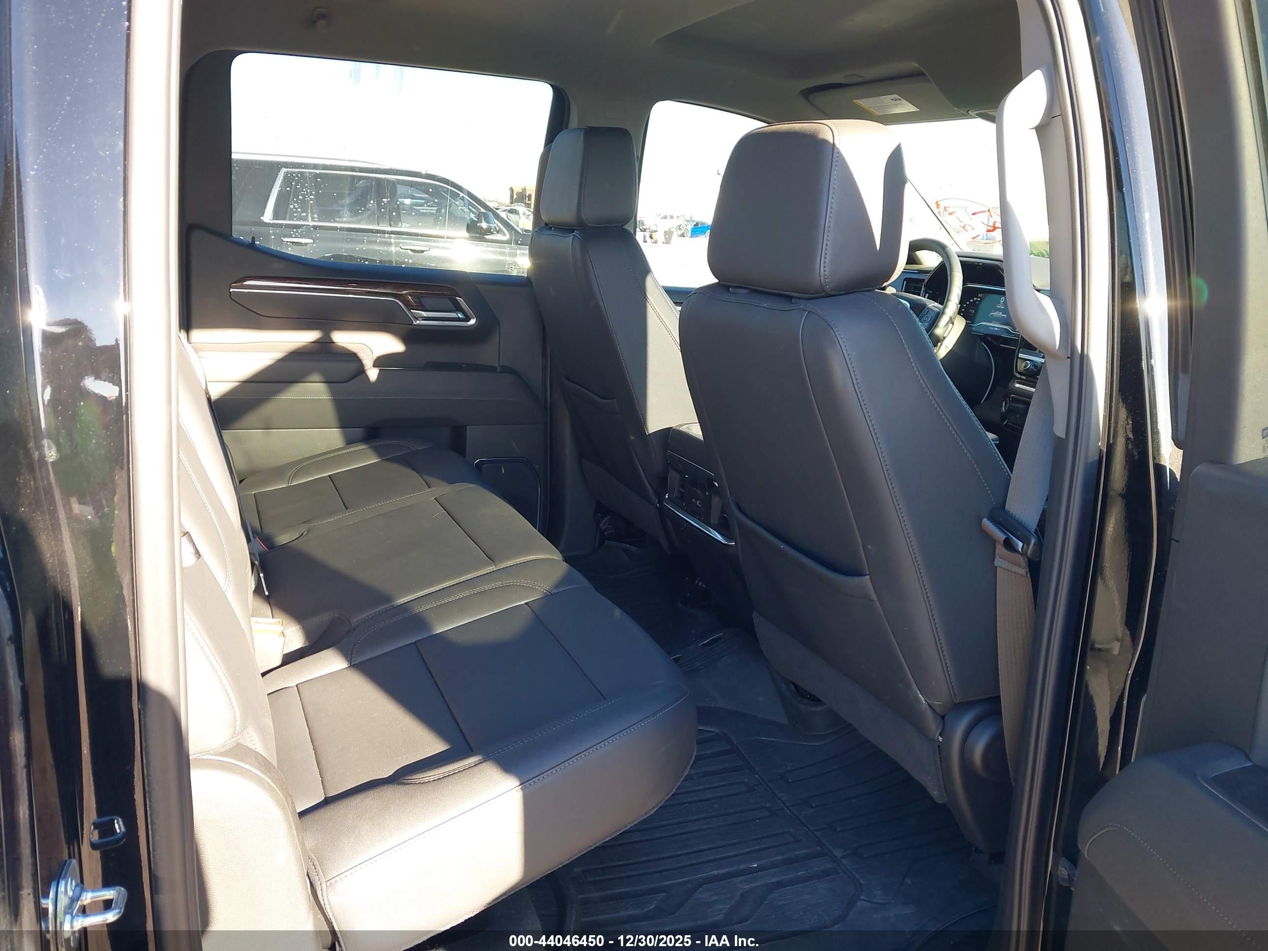 GMC SIERRA image 8