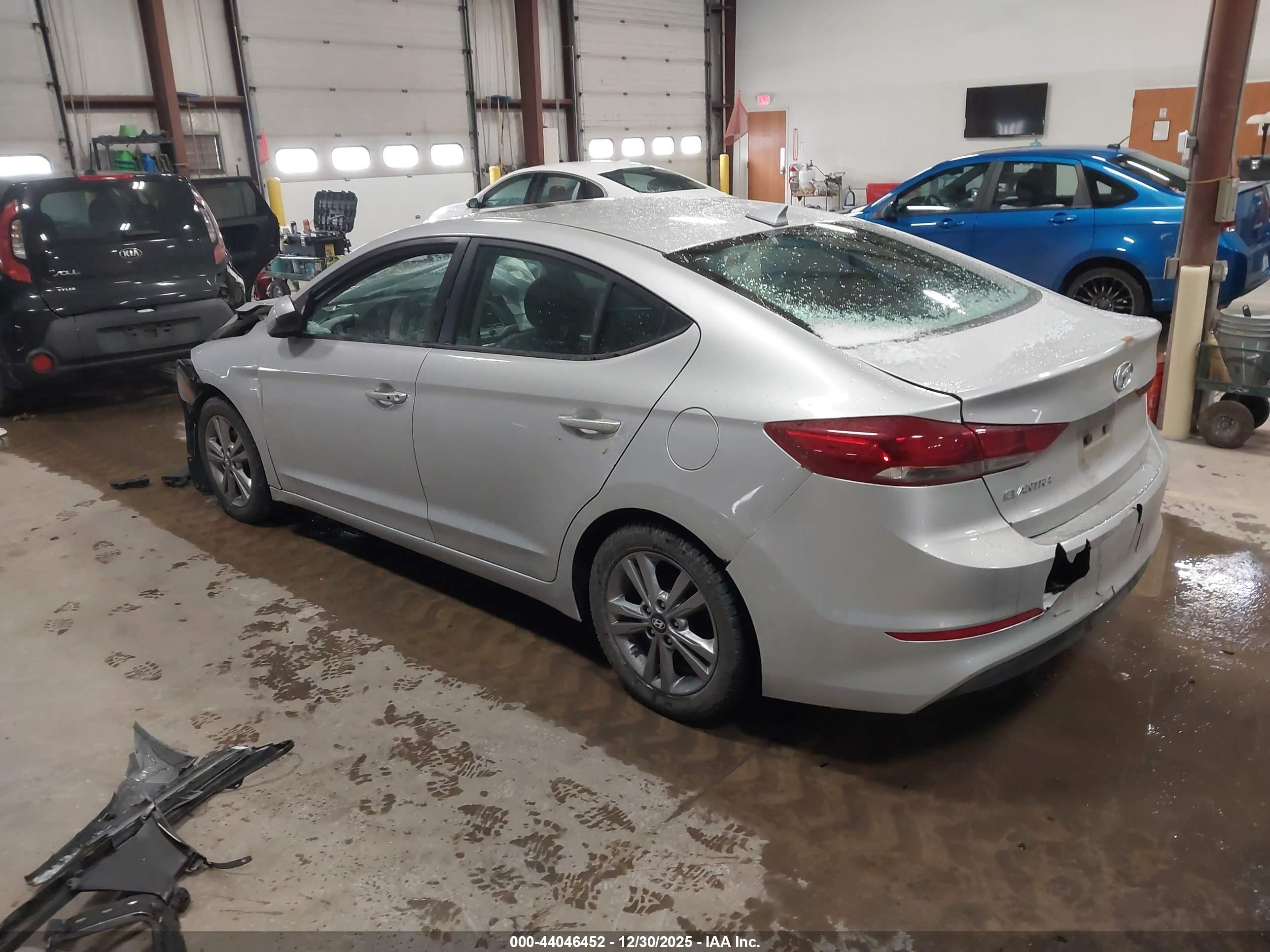 HYUNDAI ELANTRA image 3