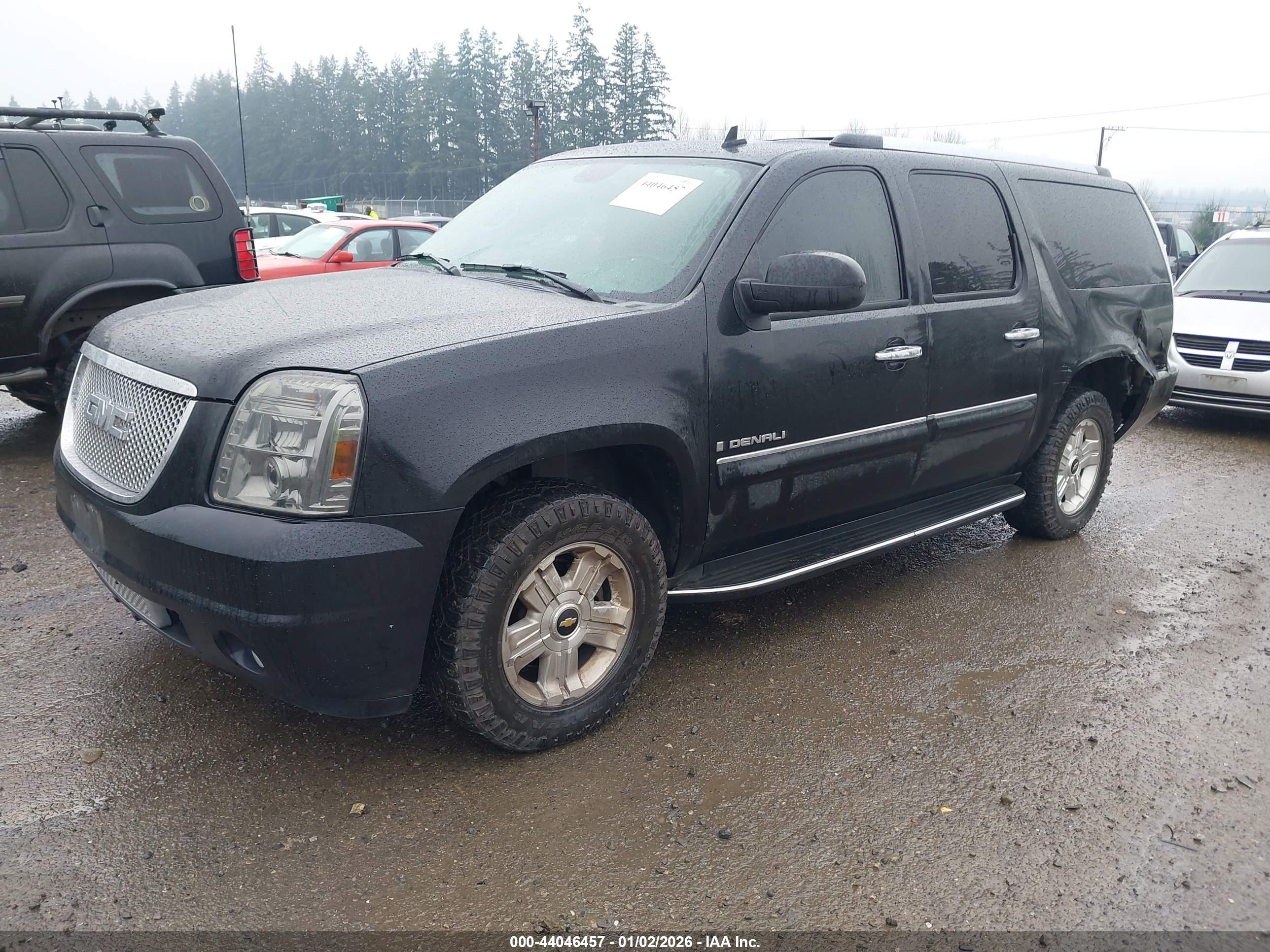 GMC YUKON image 2