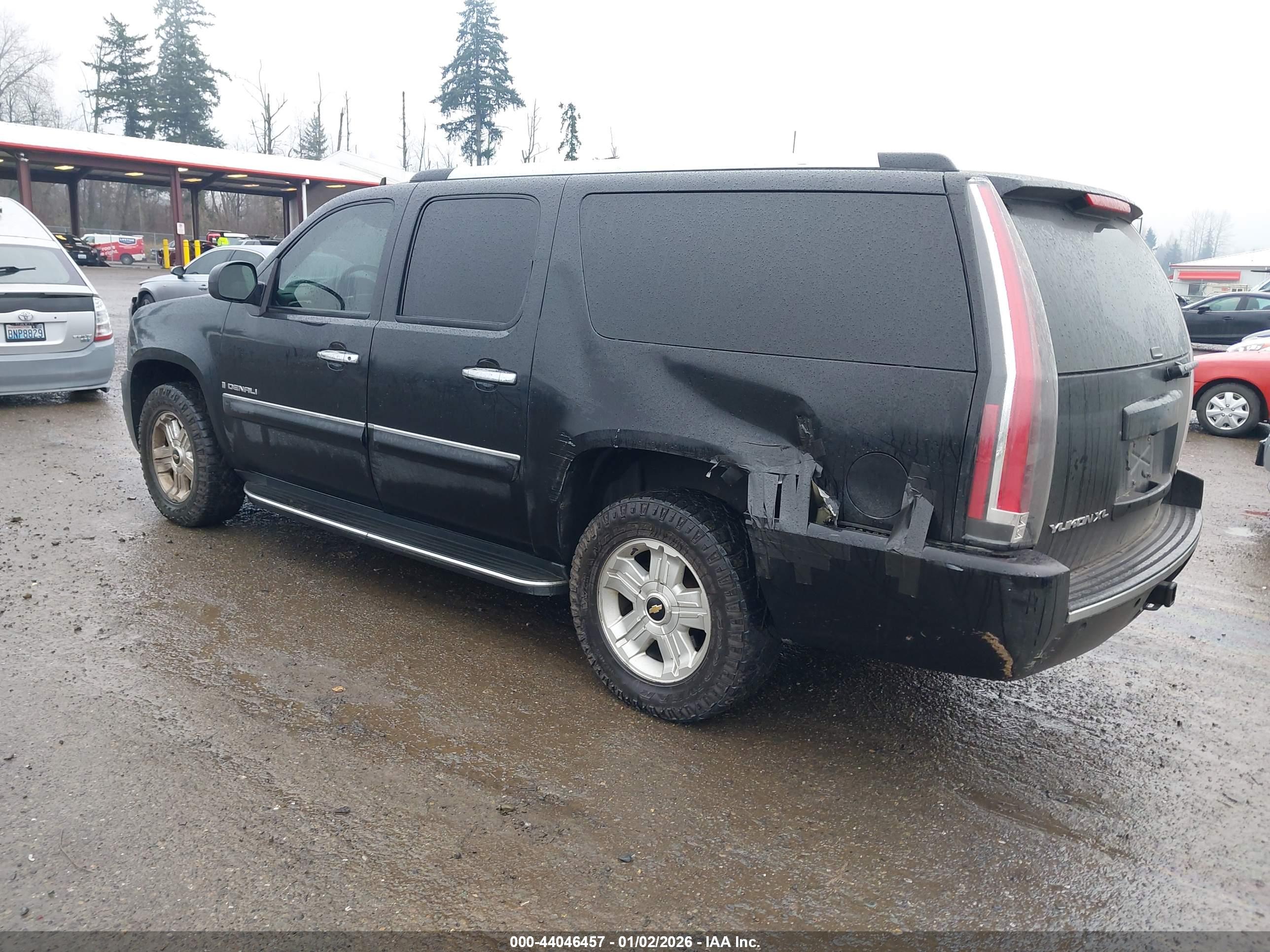 GMC YUKON image 3