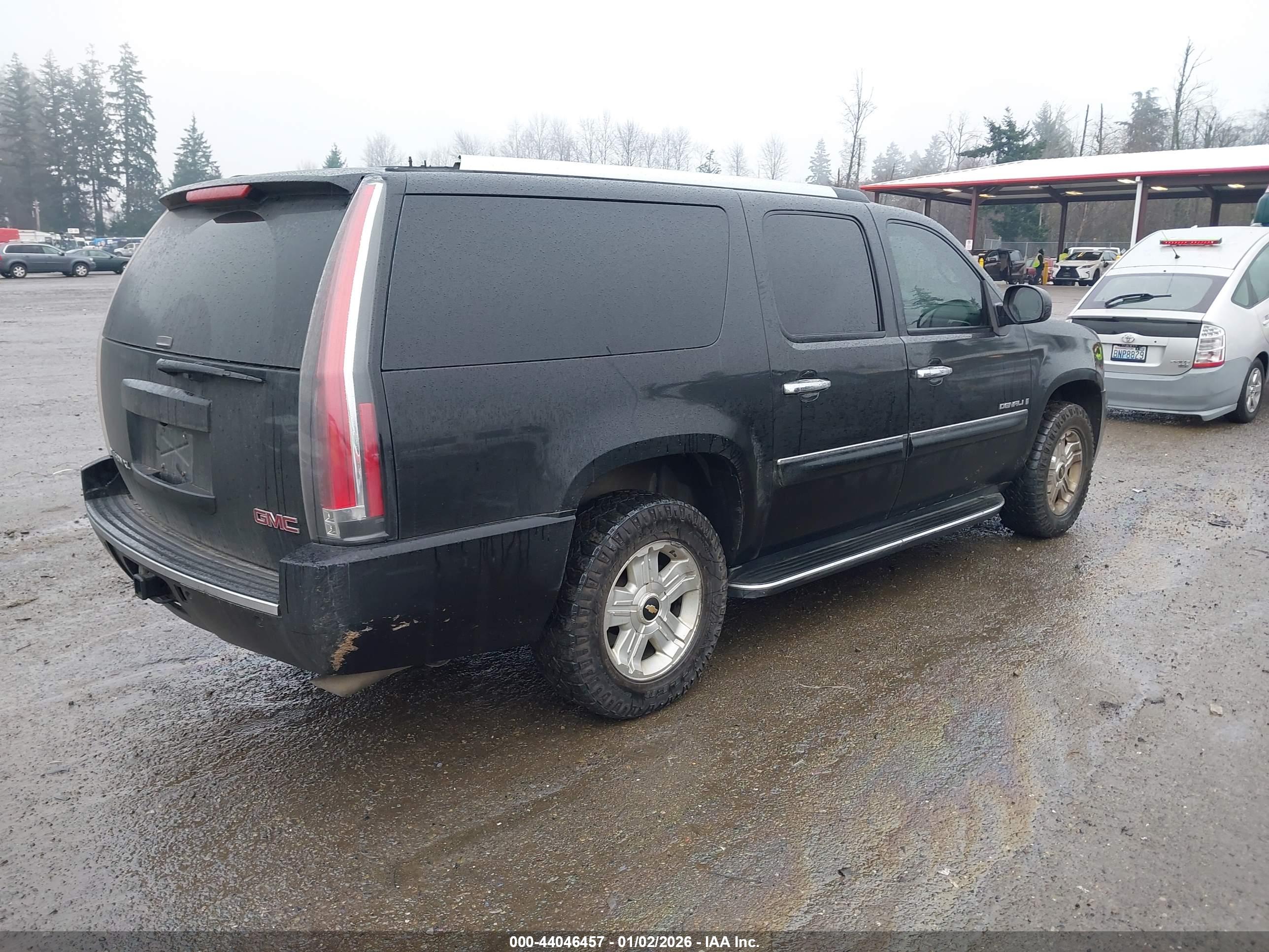 GMC YUKON image 4