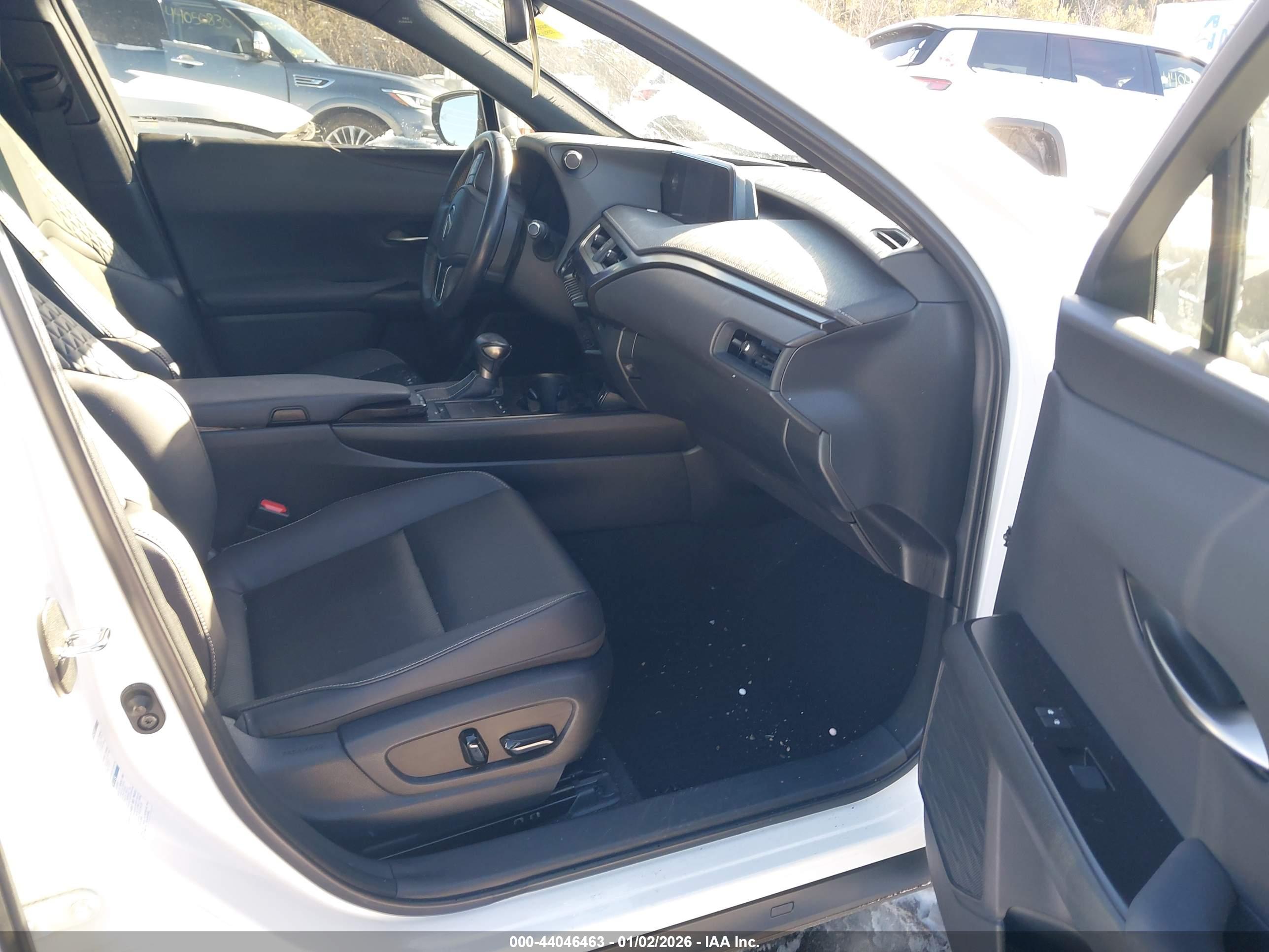 LEXUS UX image 5