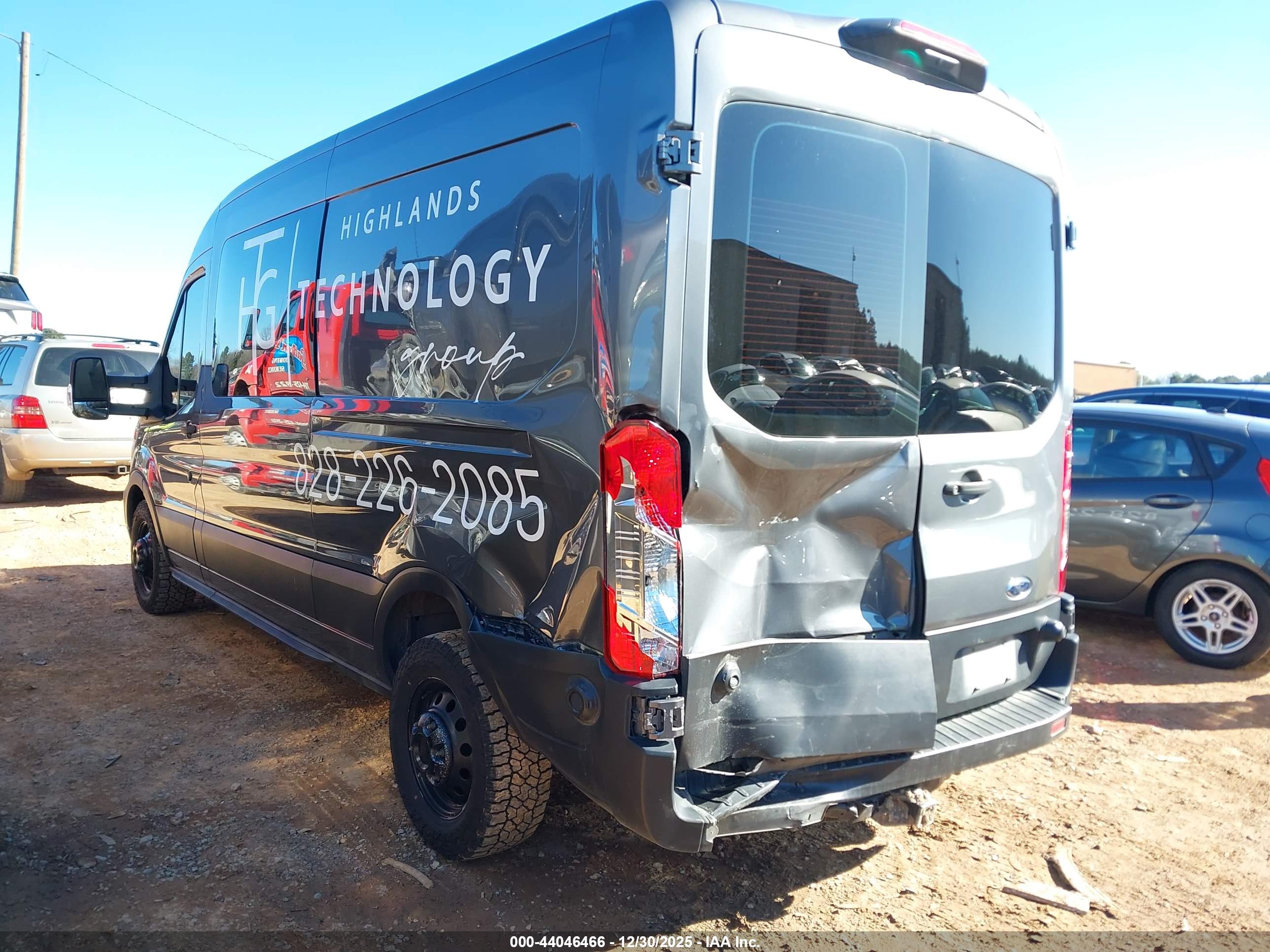 FORD TRANSIT-150 image 3