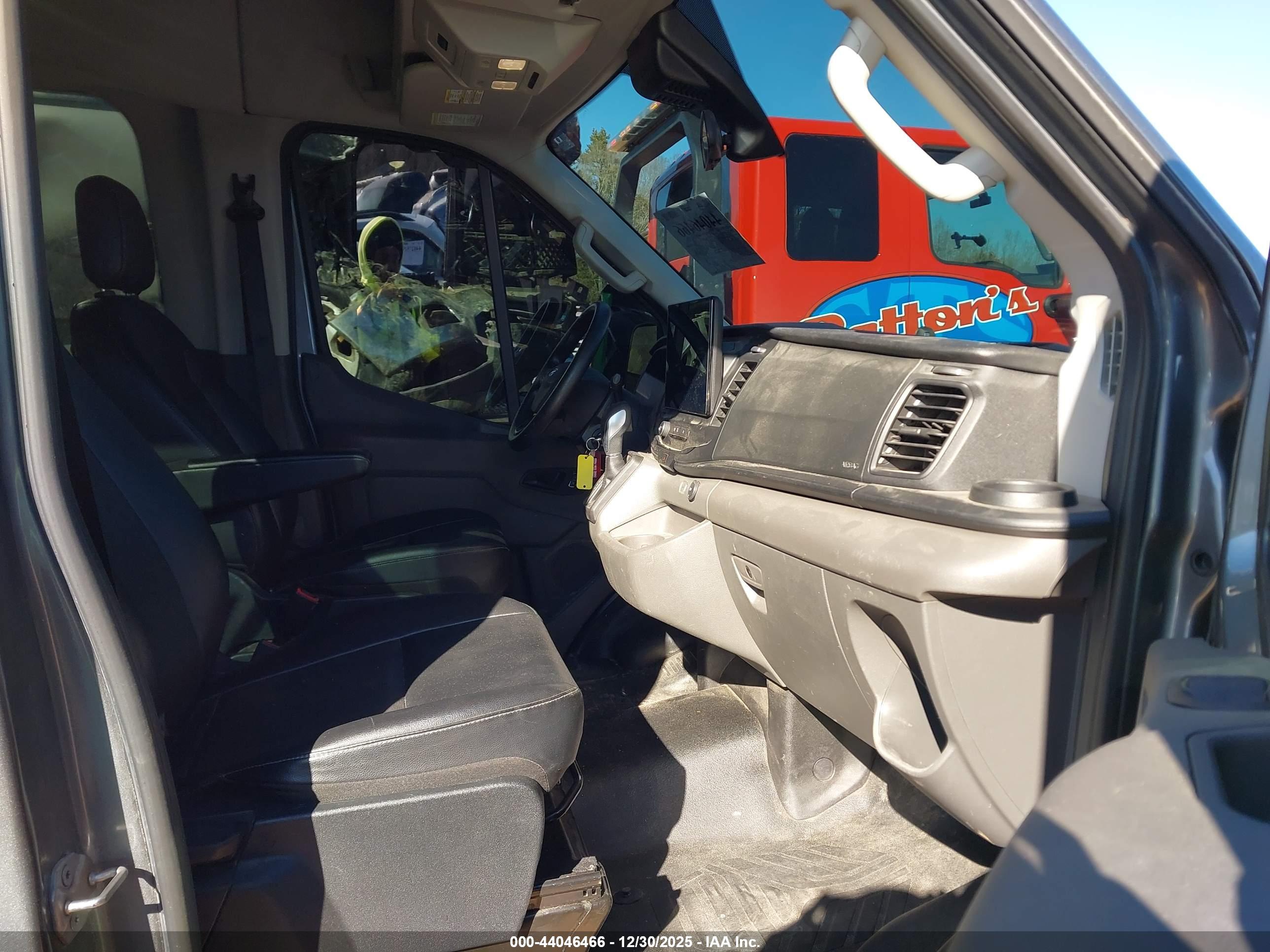 FORD TRANSIT-150 image 5
