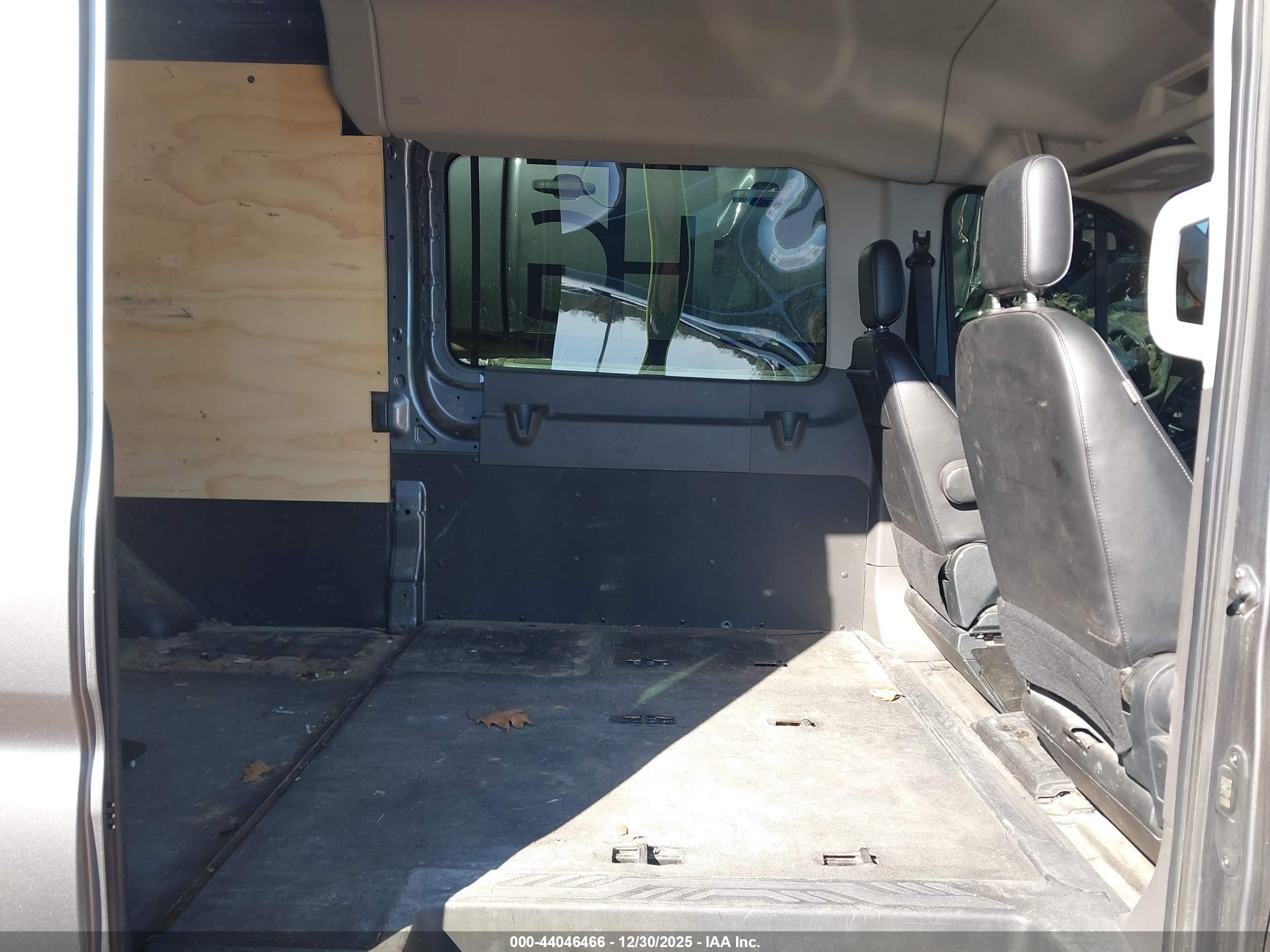 FORD TRANSIT-150 image 8