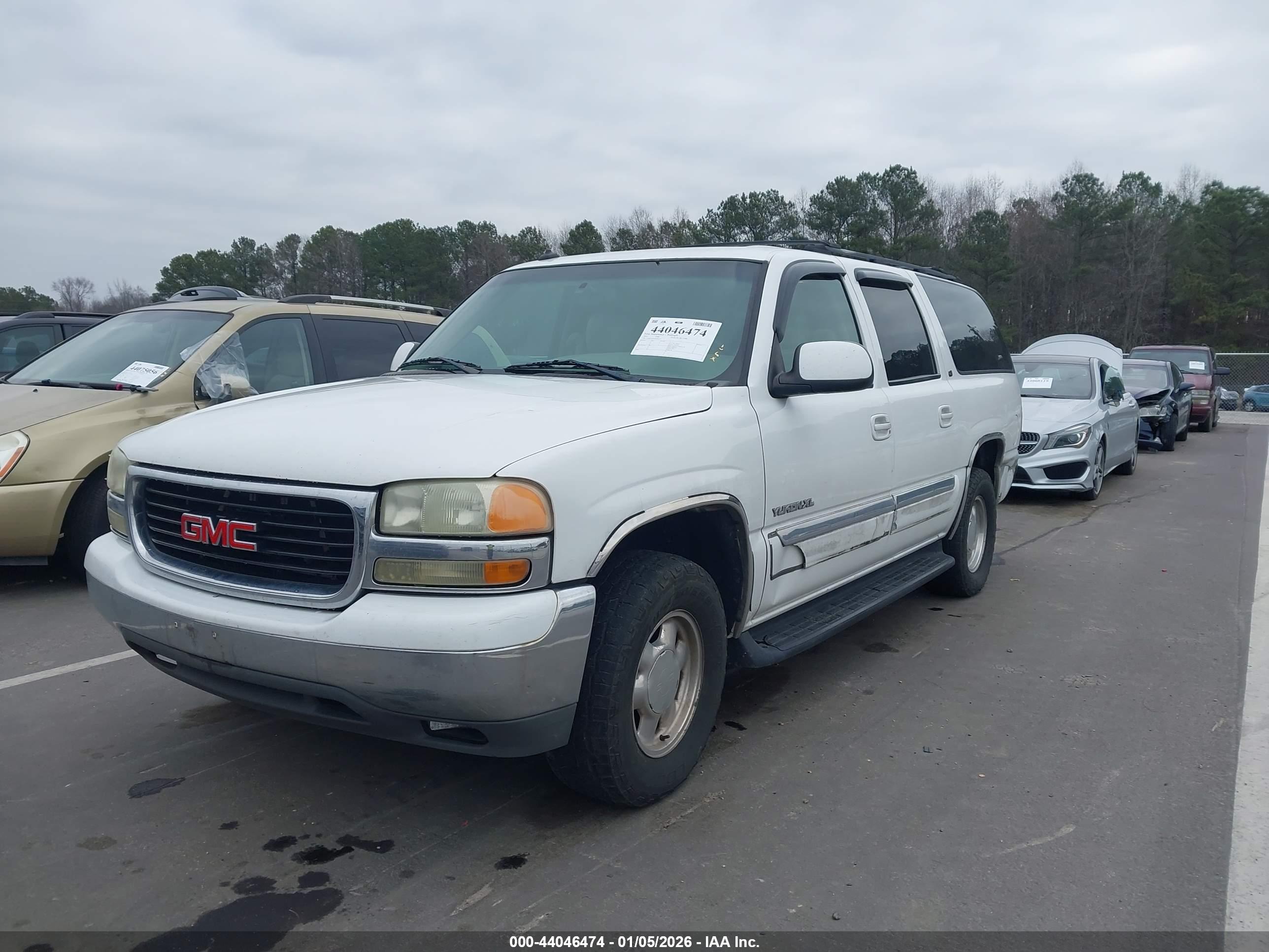 GMC YUKON image 2