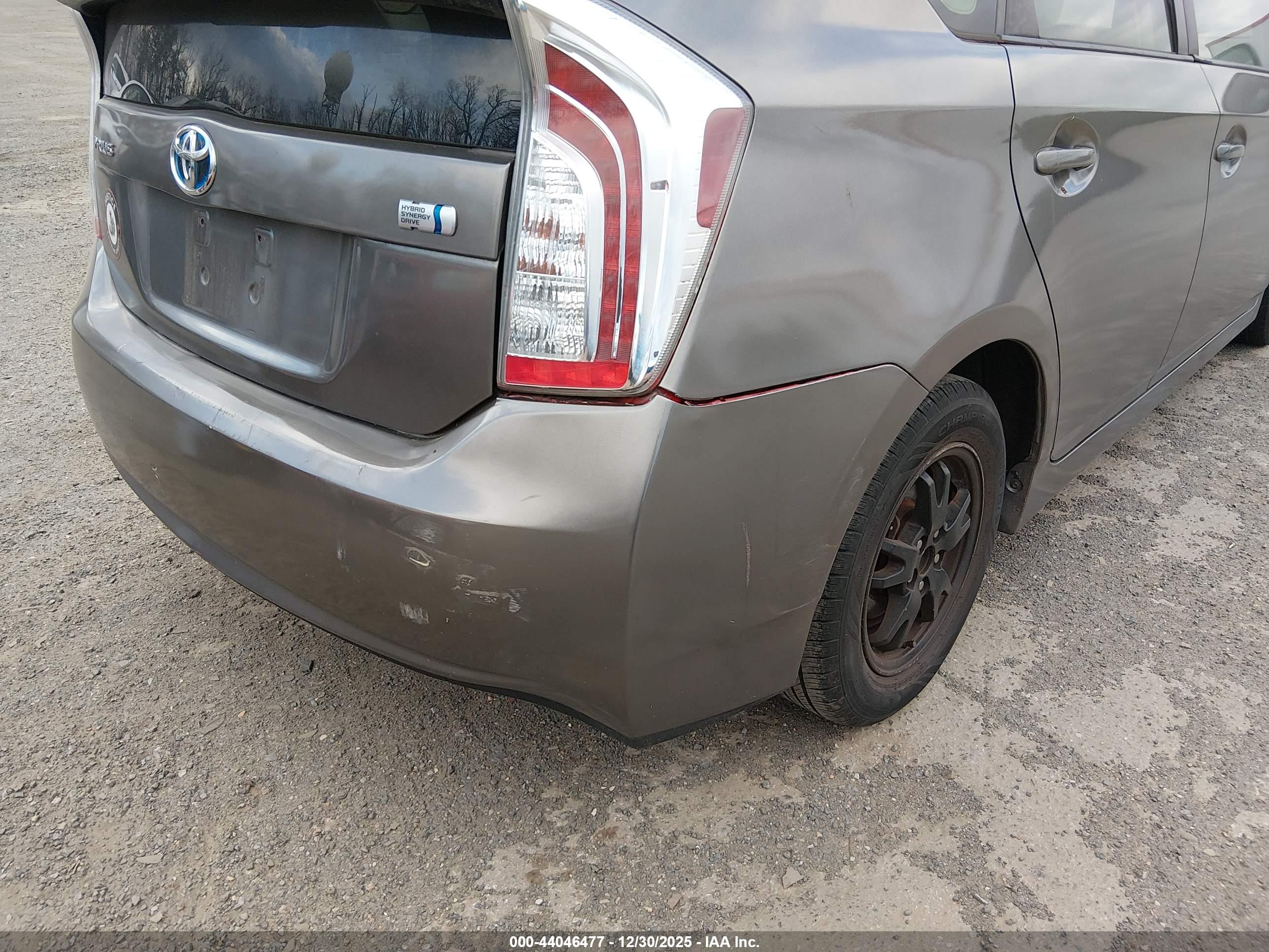 TOYOTA PRIUS image 6