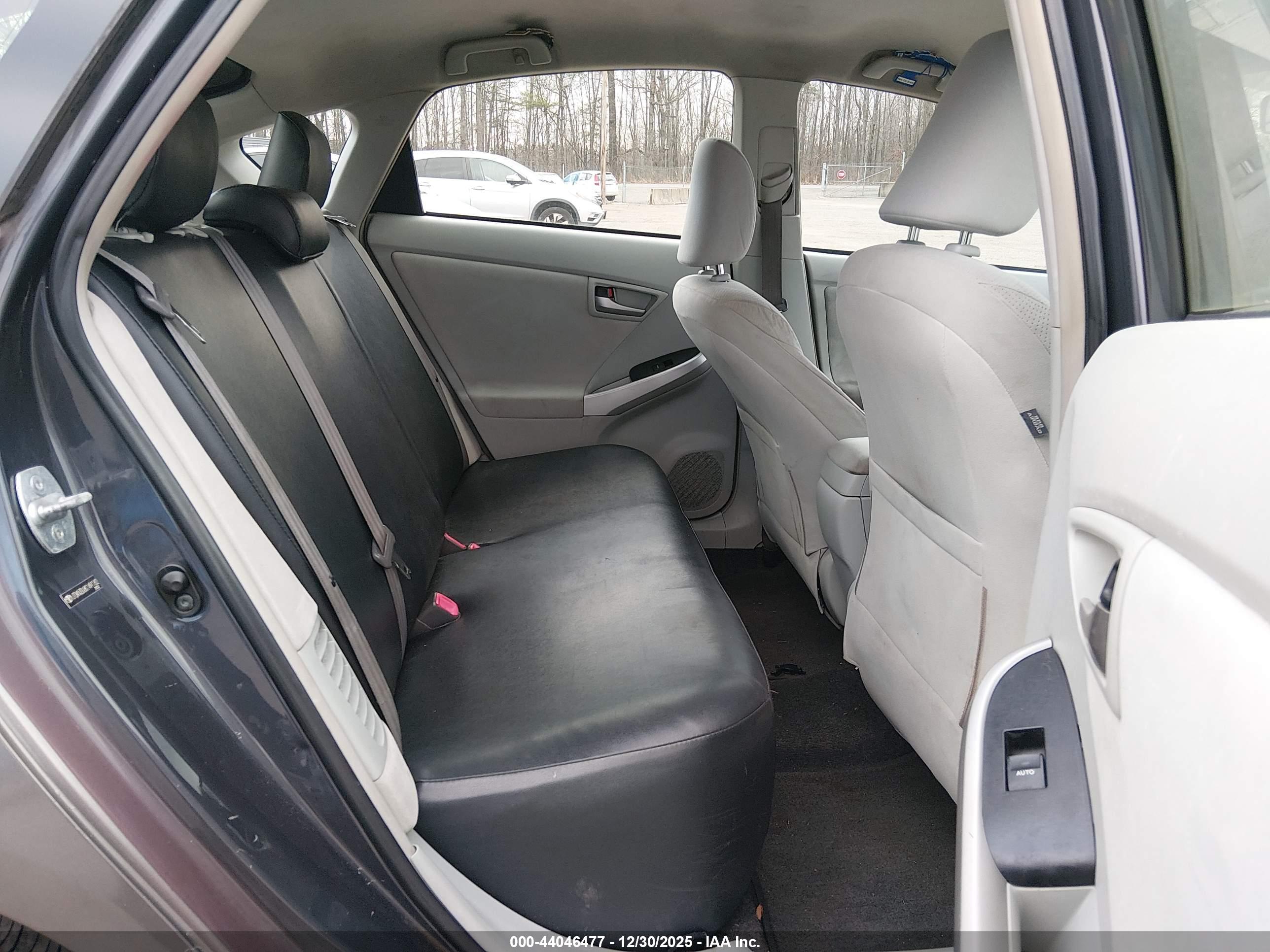 TOYOTA PRIUS image 8