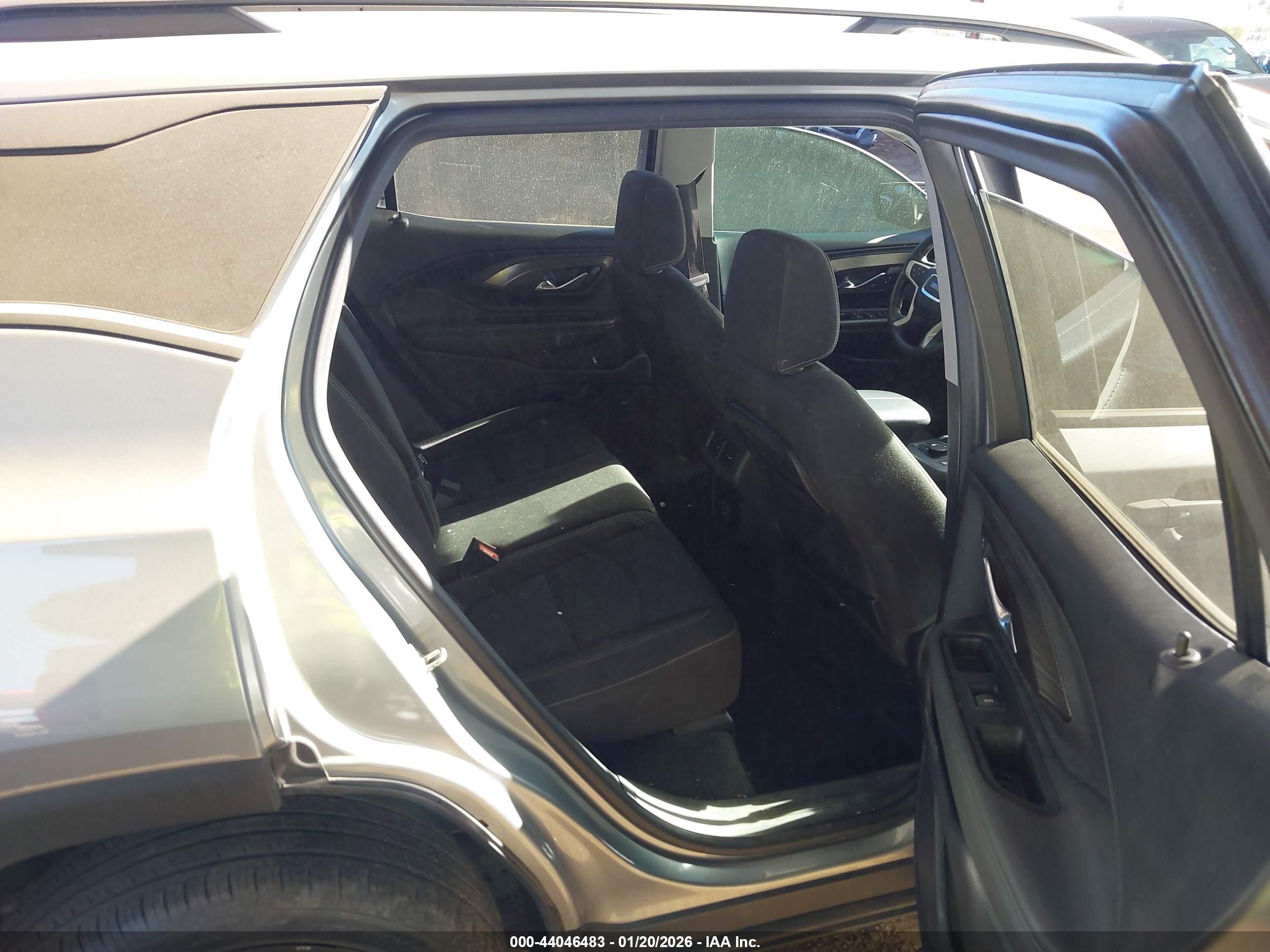 GMC TERRAIN image 8