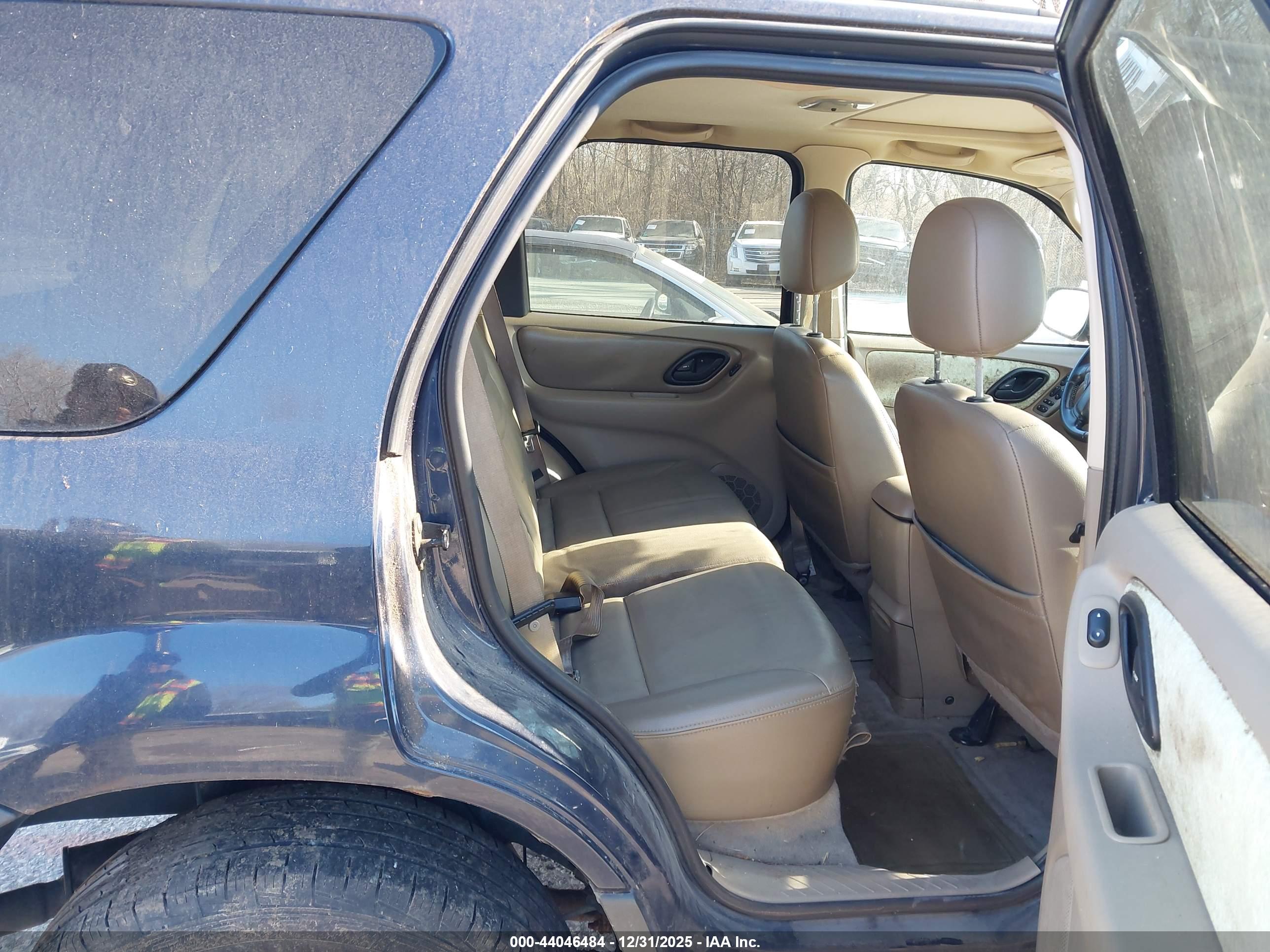 FORD ESCAPE image 8