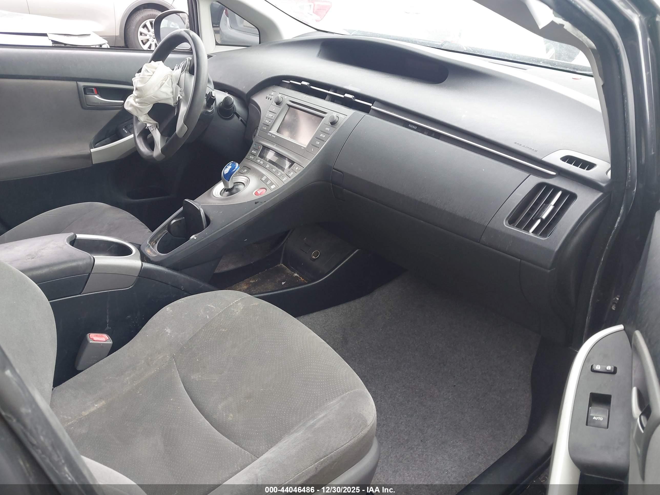 TOYOTA PRIUS image 5