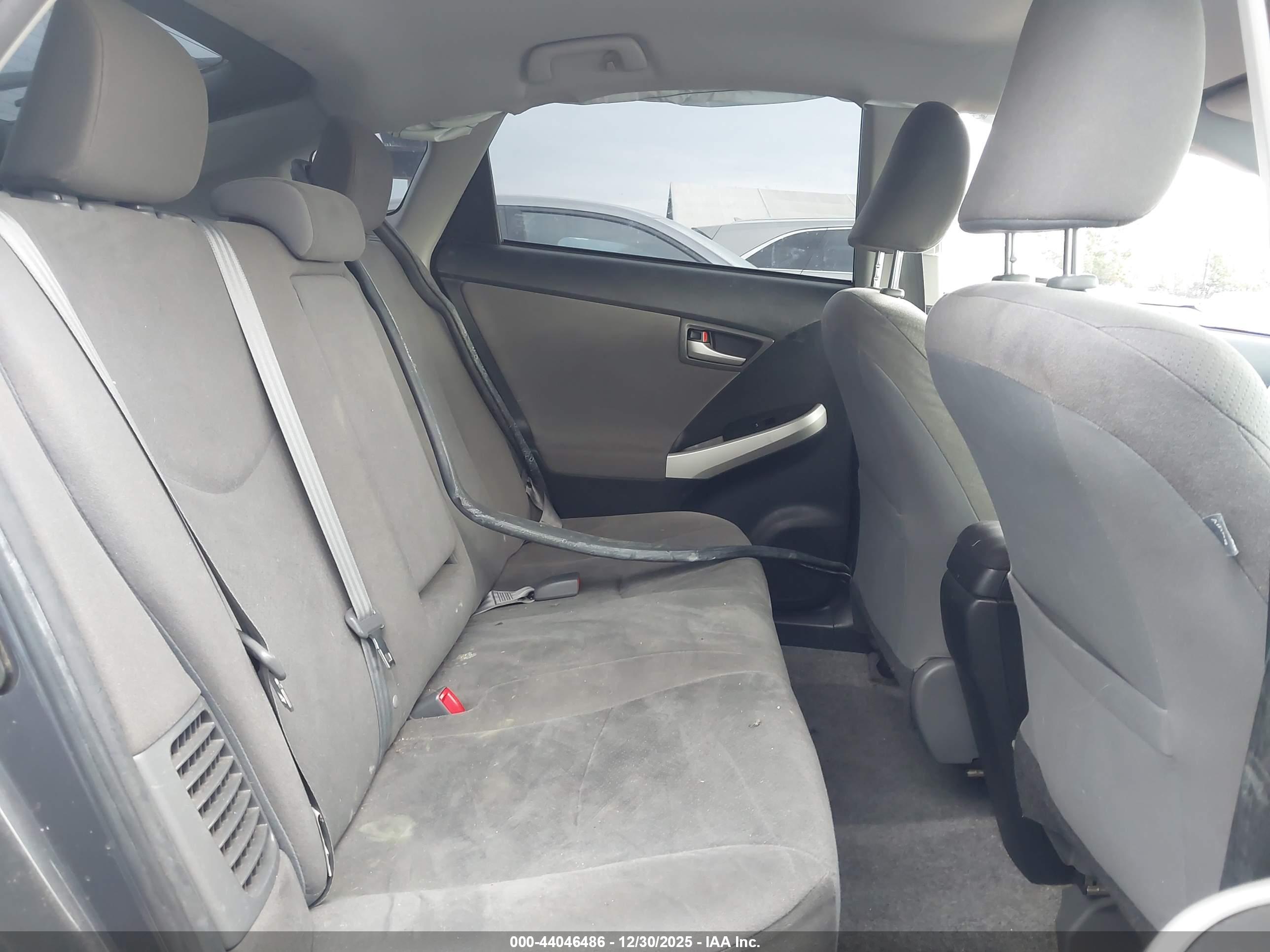 TOYOTA PRIUS image 8