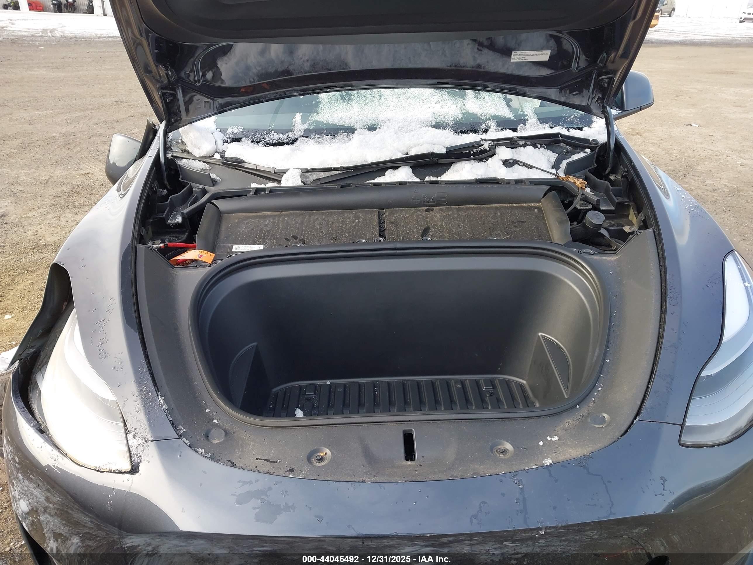 TESLA MODEL image 10