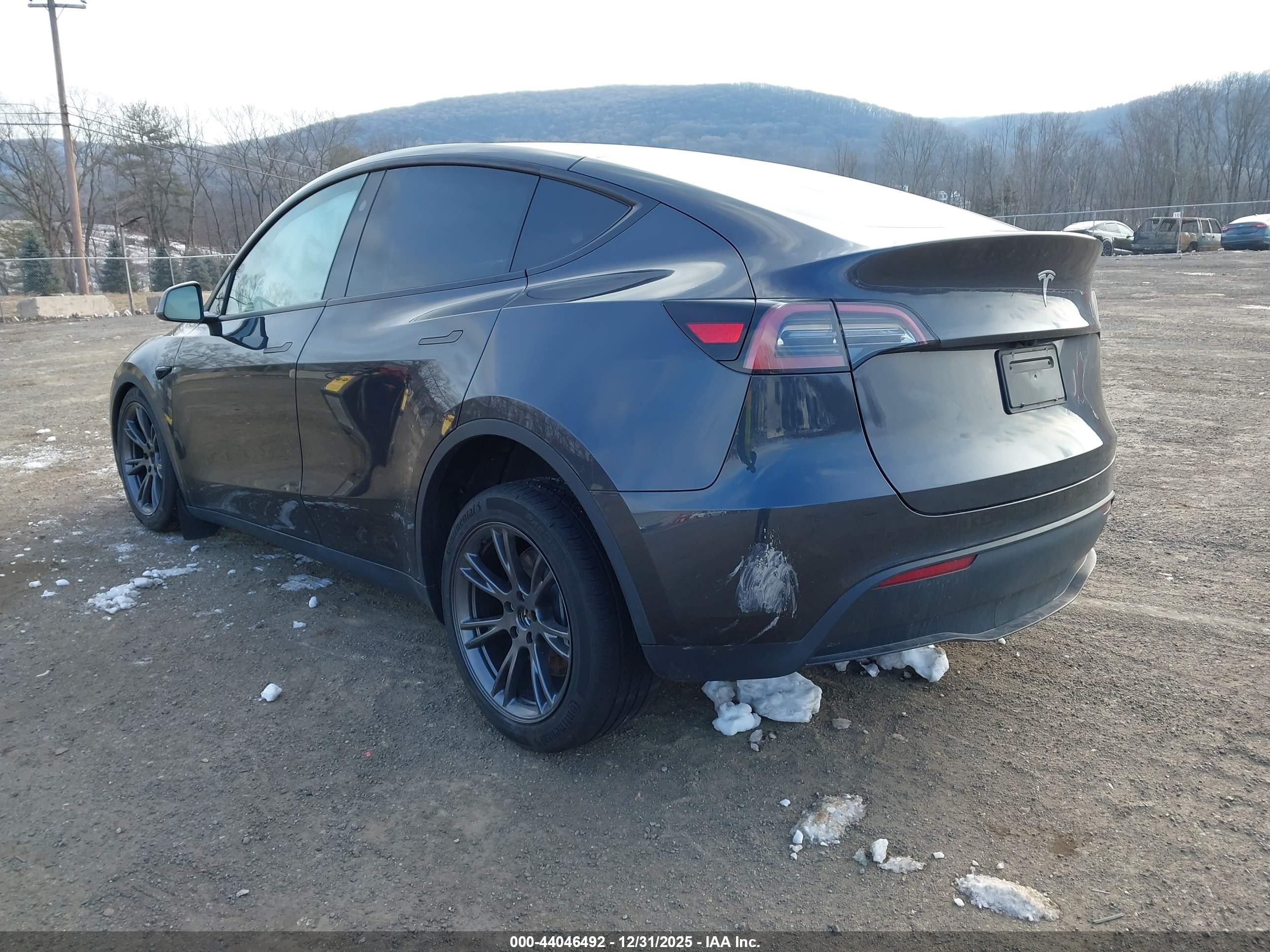 TESLA MODEL image 3