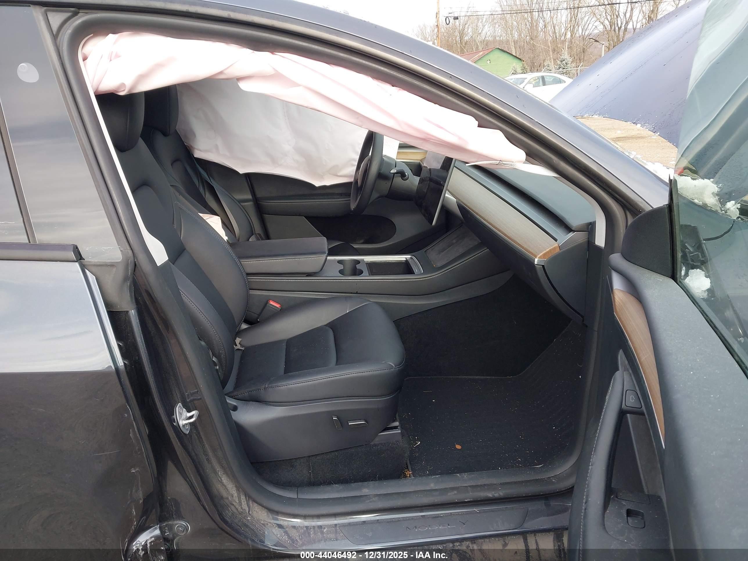 TESLA MODEL image 5