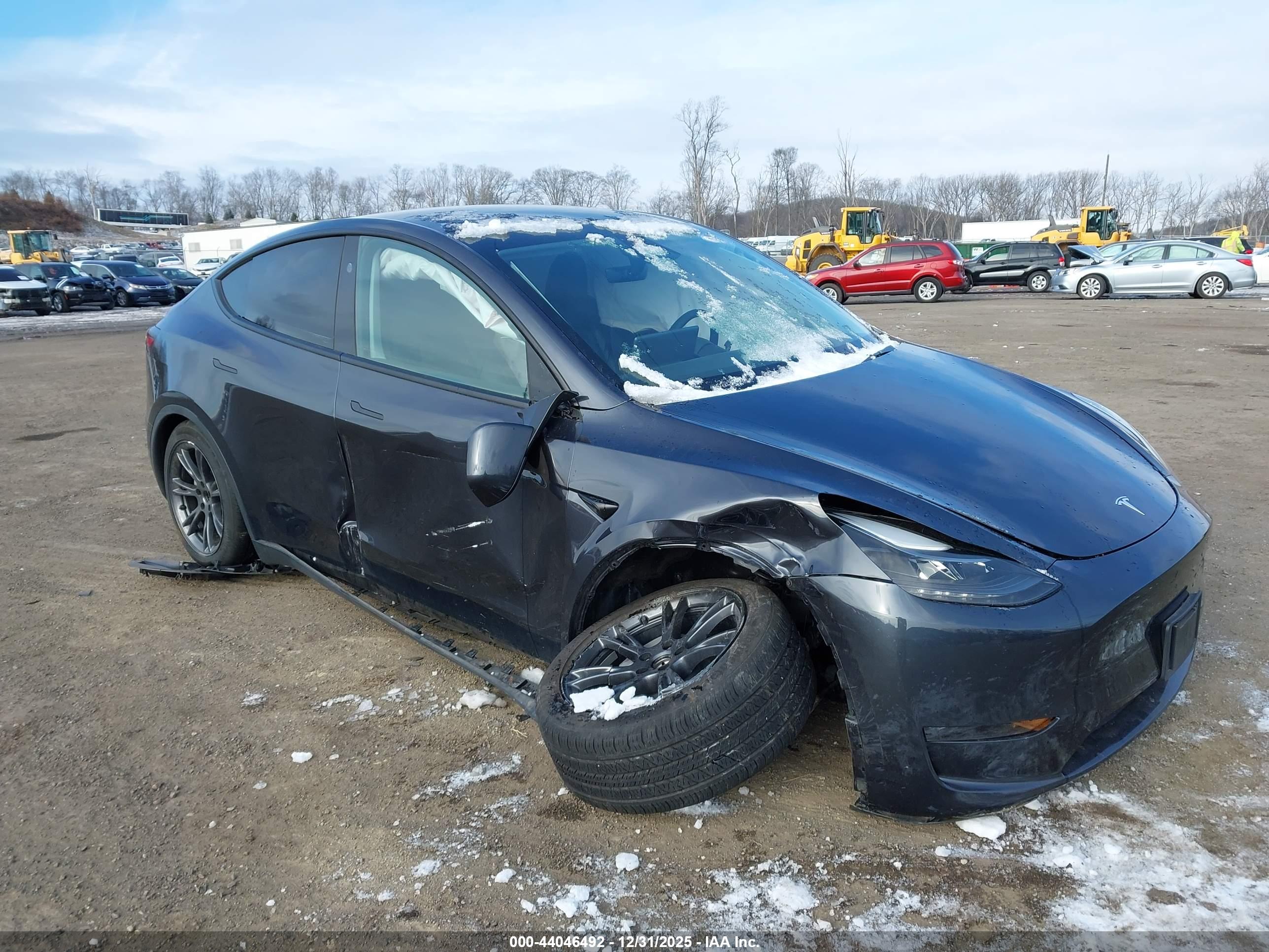 TESLA MODEL image 6