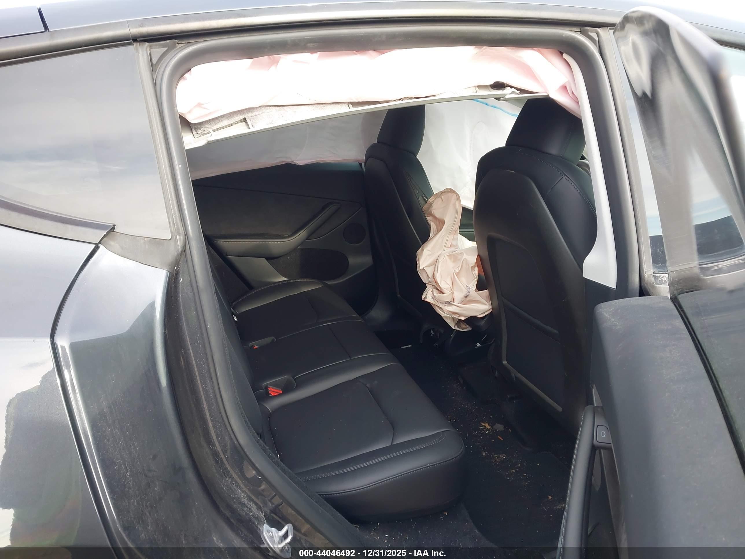 TESLA MODEL image 8