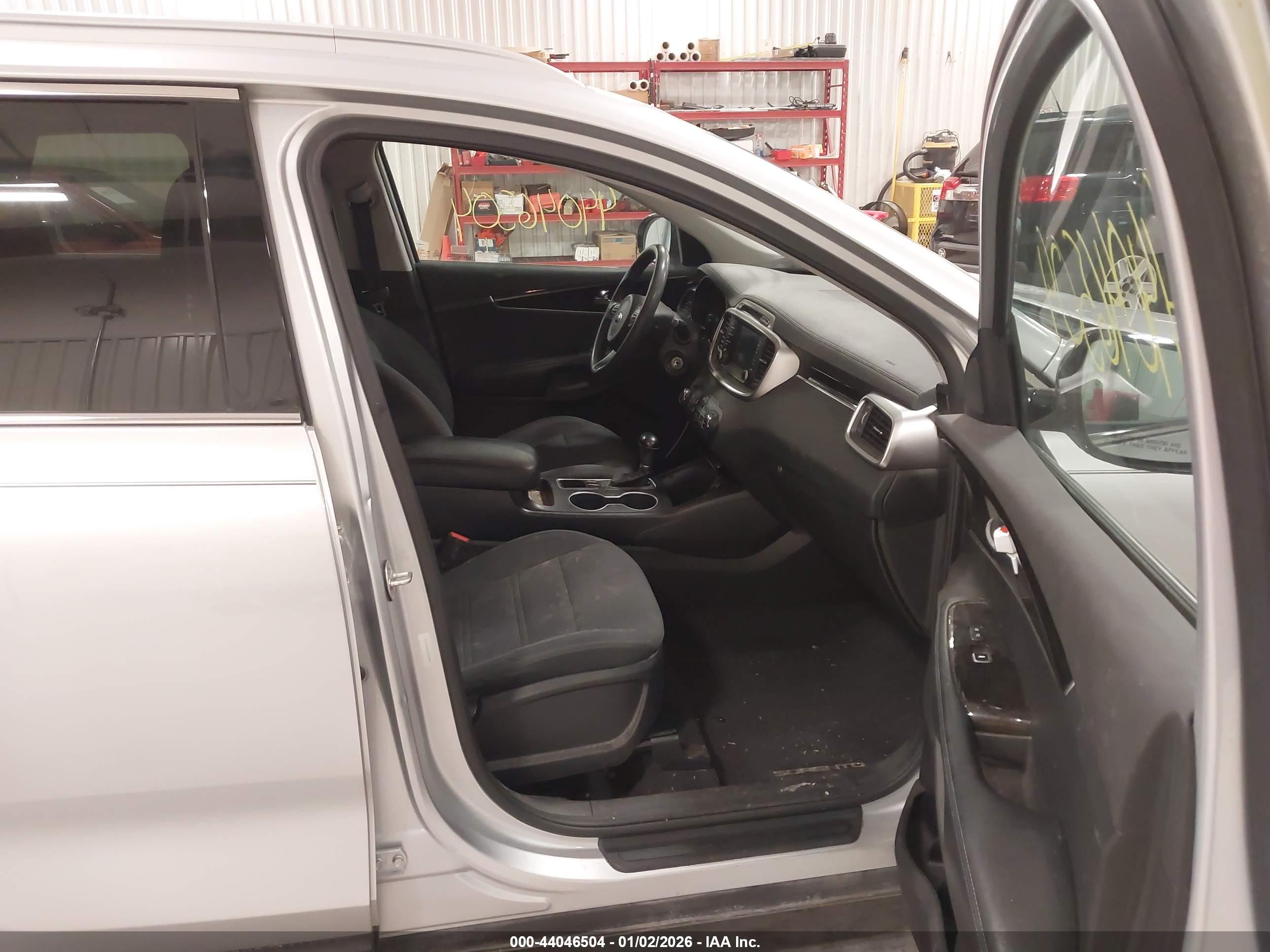 KIA SORENTO image 5