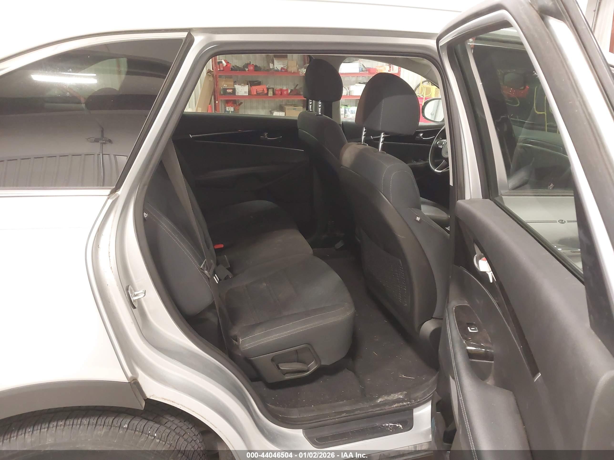 KIA SORENTO image 8
