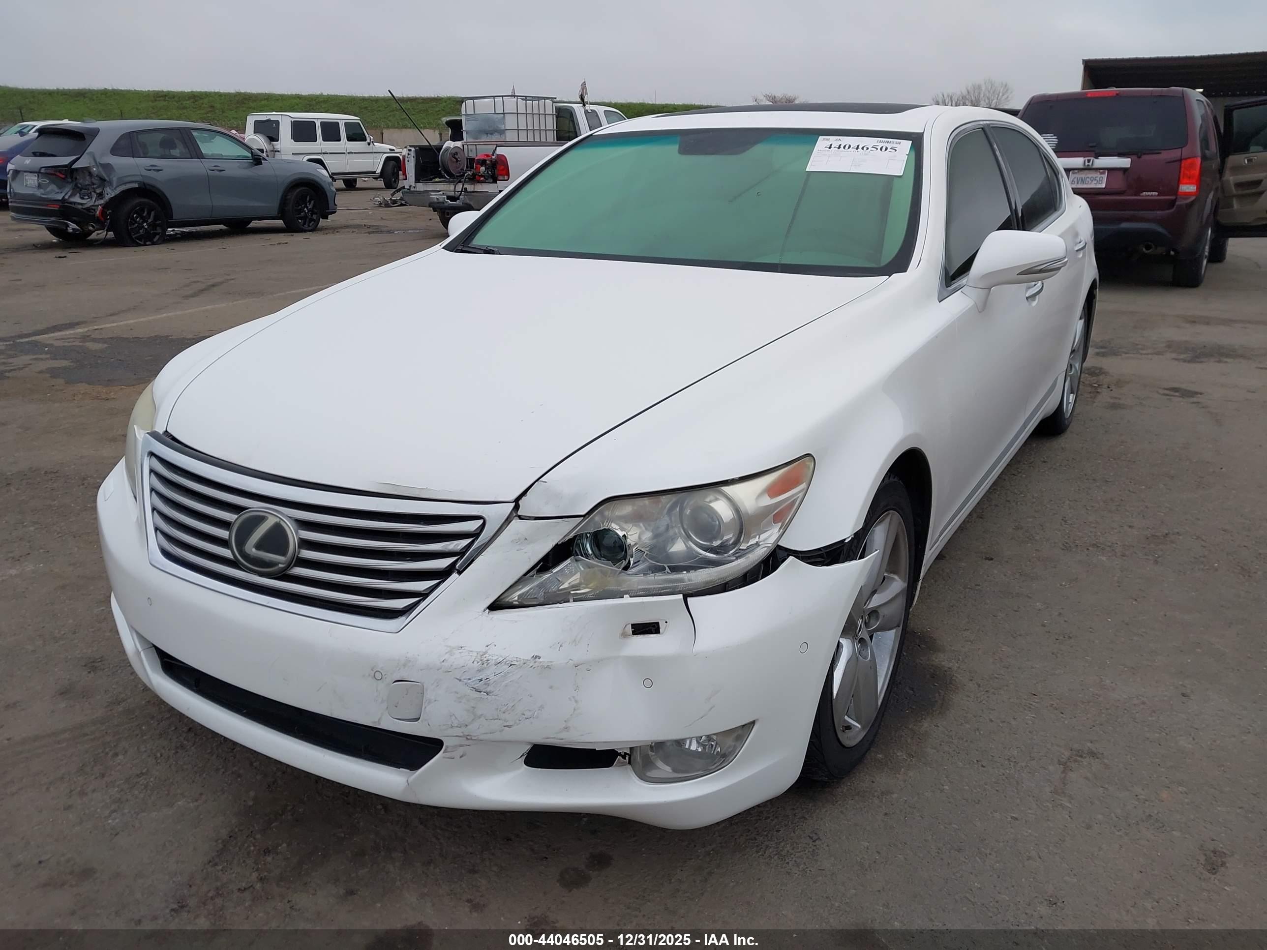 LEXUS LS image 2