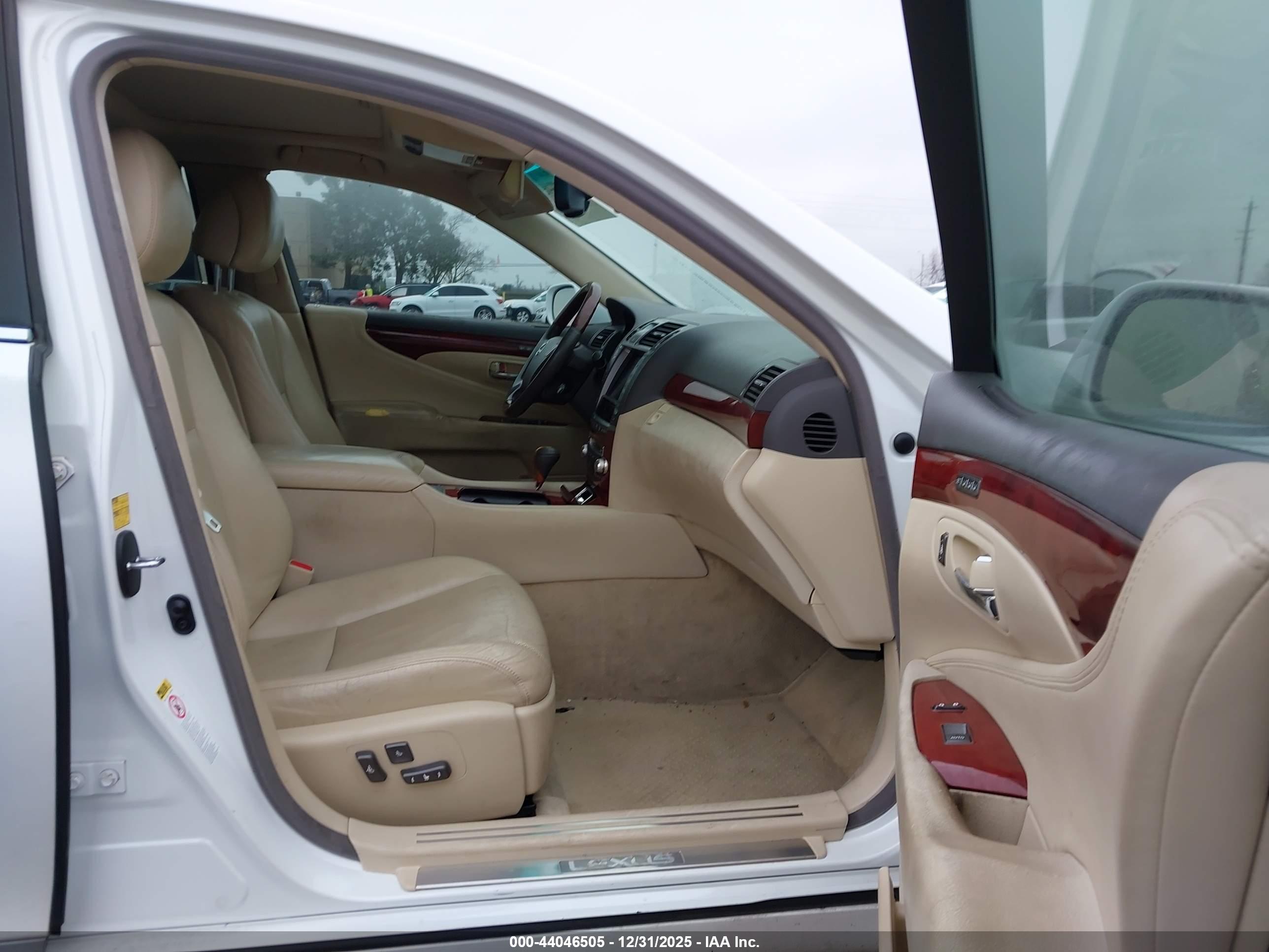 LEXUS LS image 5