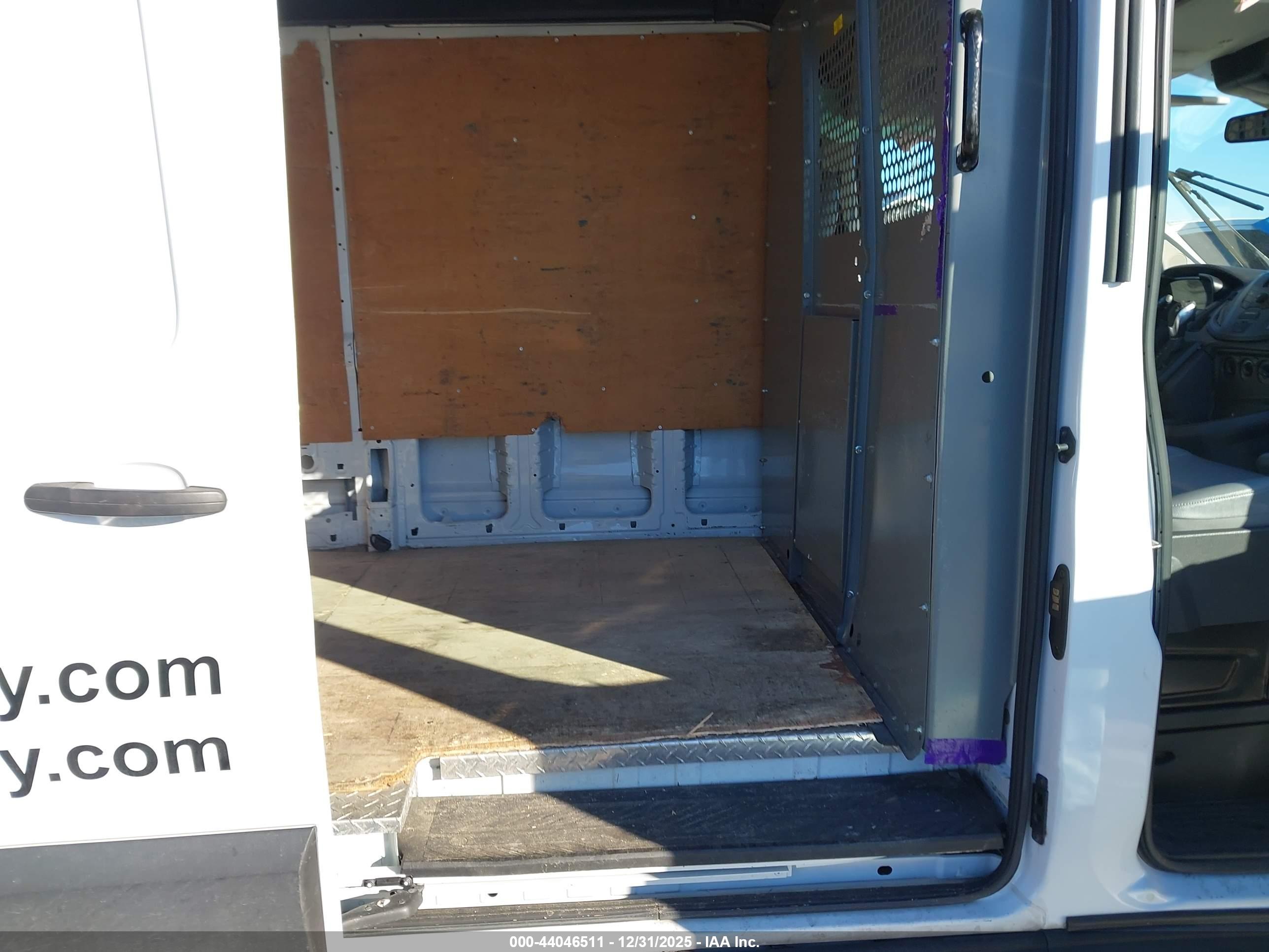 FORD TRANSIT-250 image 8