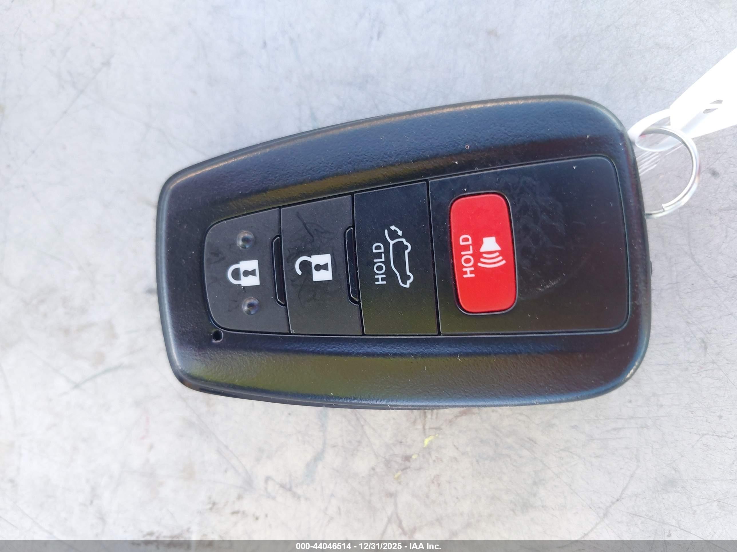 TOYOTA RAV4 image 11