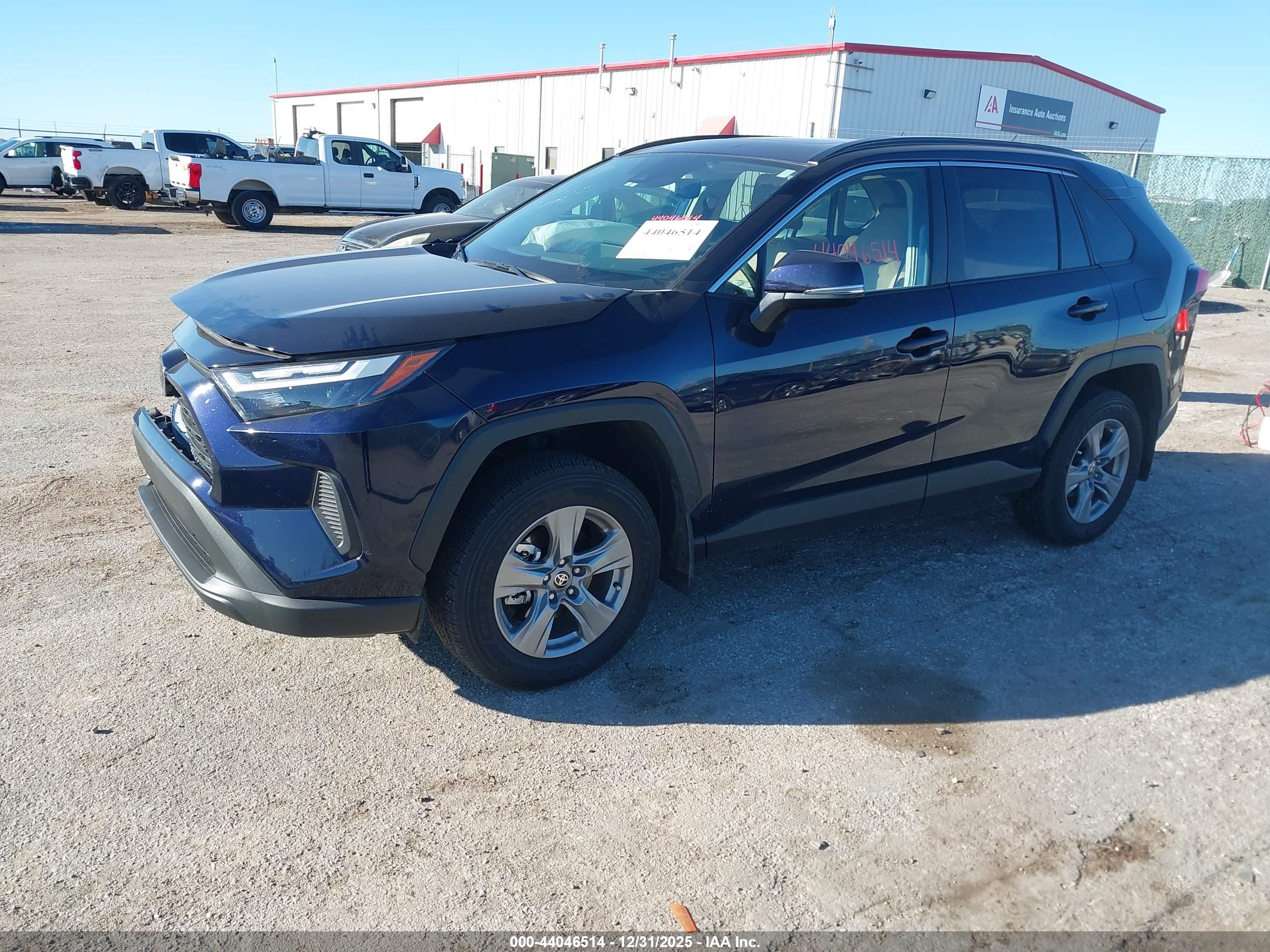 TOYOTA RAV4 image 2
