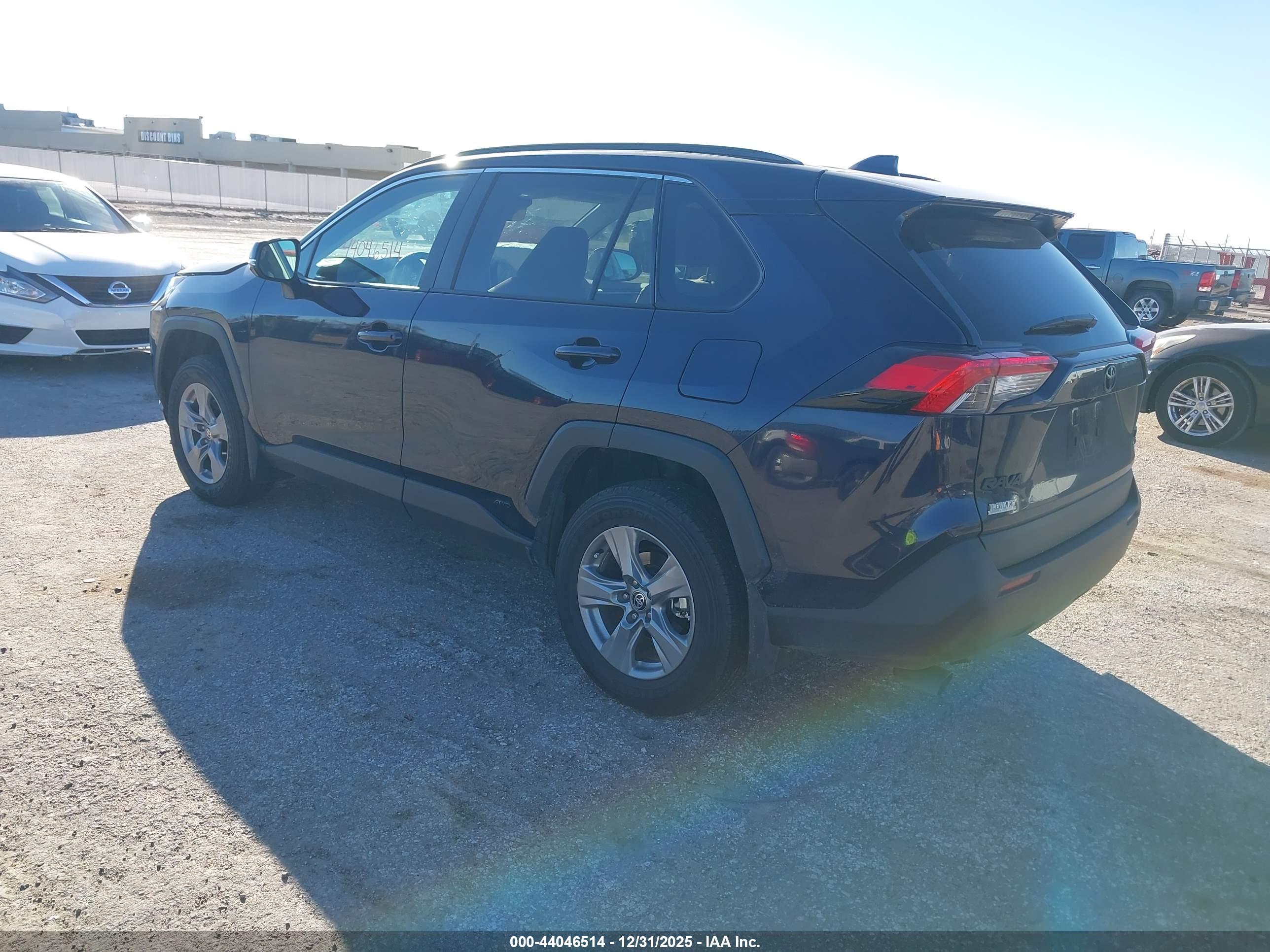 TOYOTA RAV4 image 3