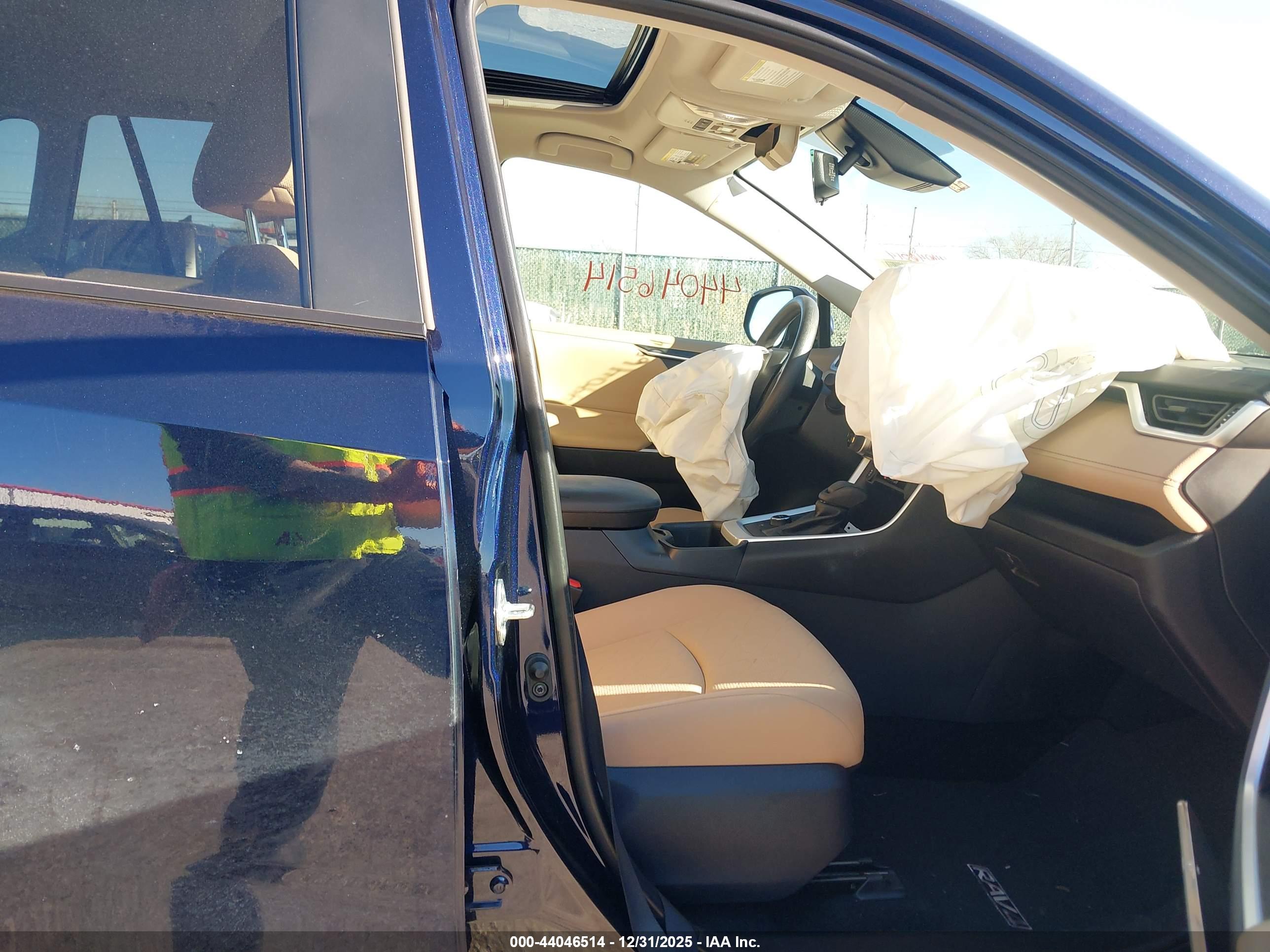 TOYOTA RAV4 image 5