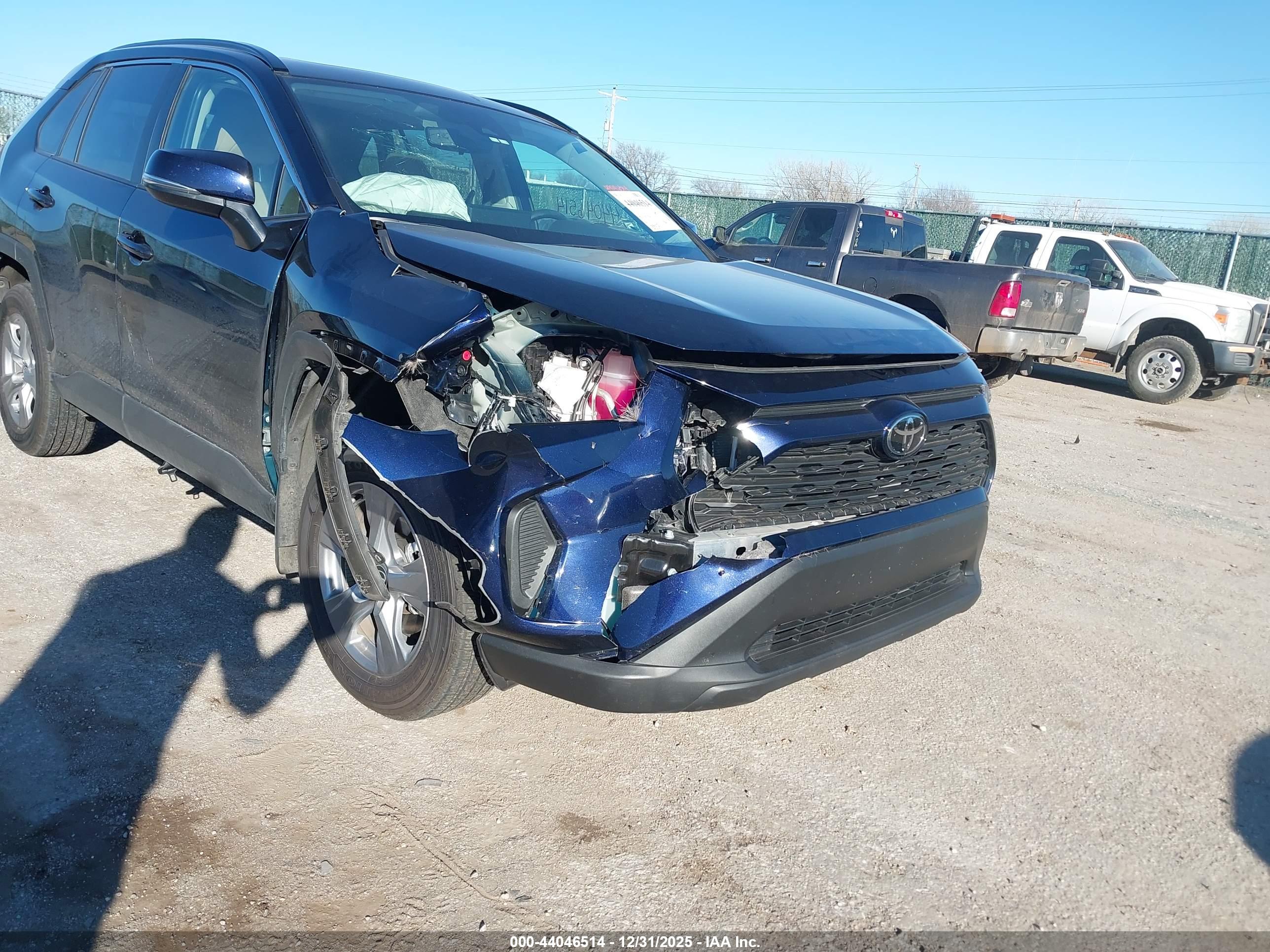 TOYOTA RAV4 image 6