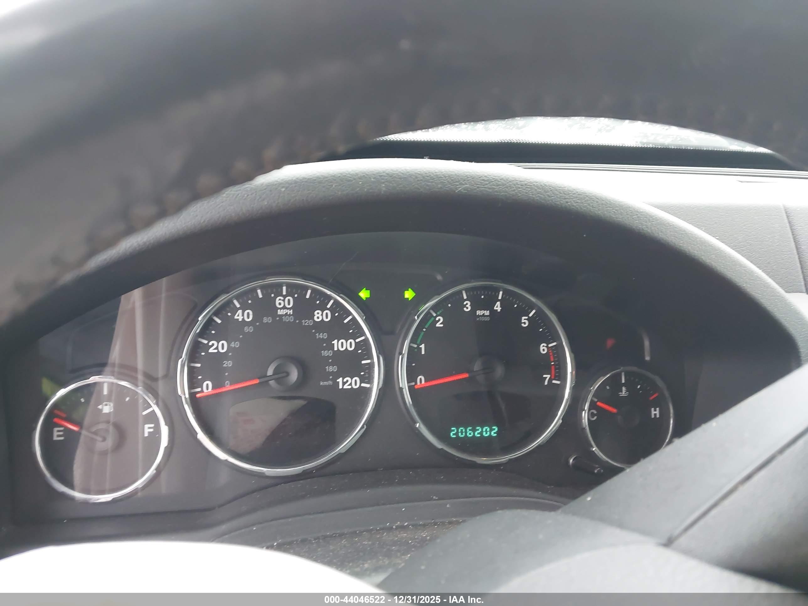 JEEP LIBERTY image 7