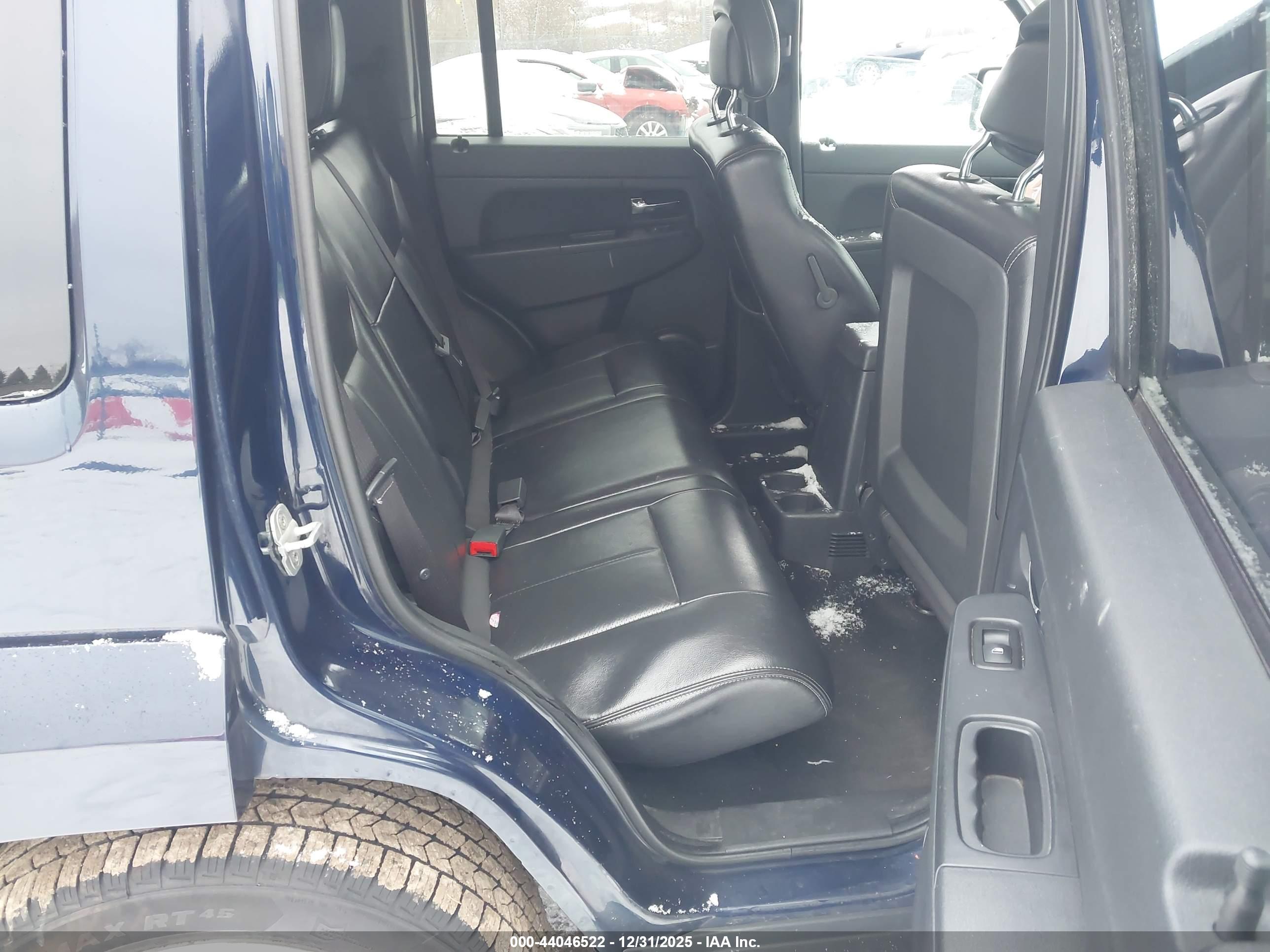 JEEP LIBERTY image 8