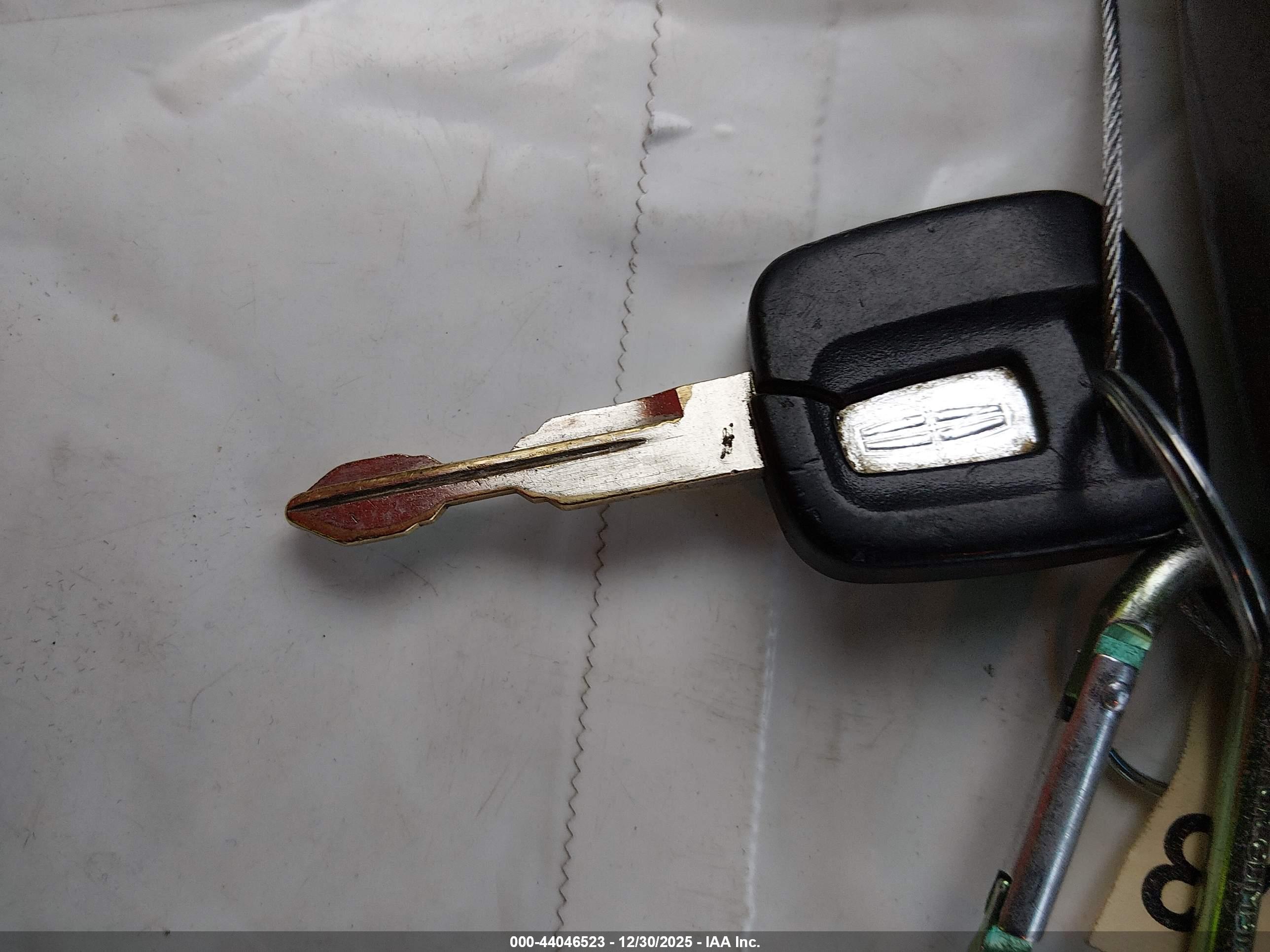 LINCOLN TOWN image 11