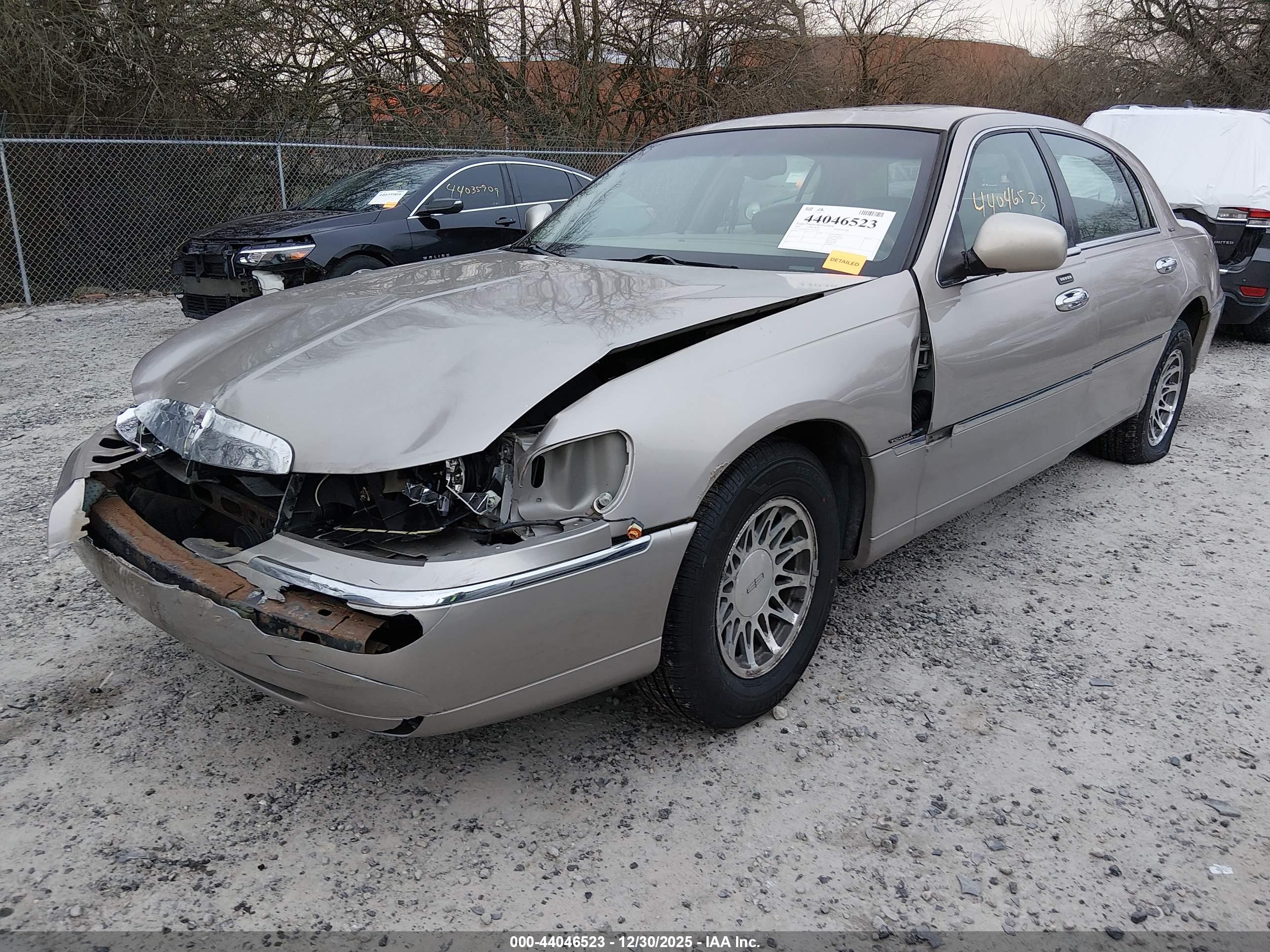 LINCOLN TOWN image 2