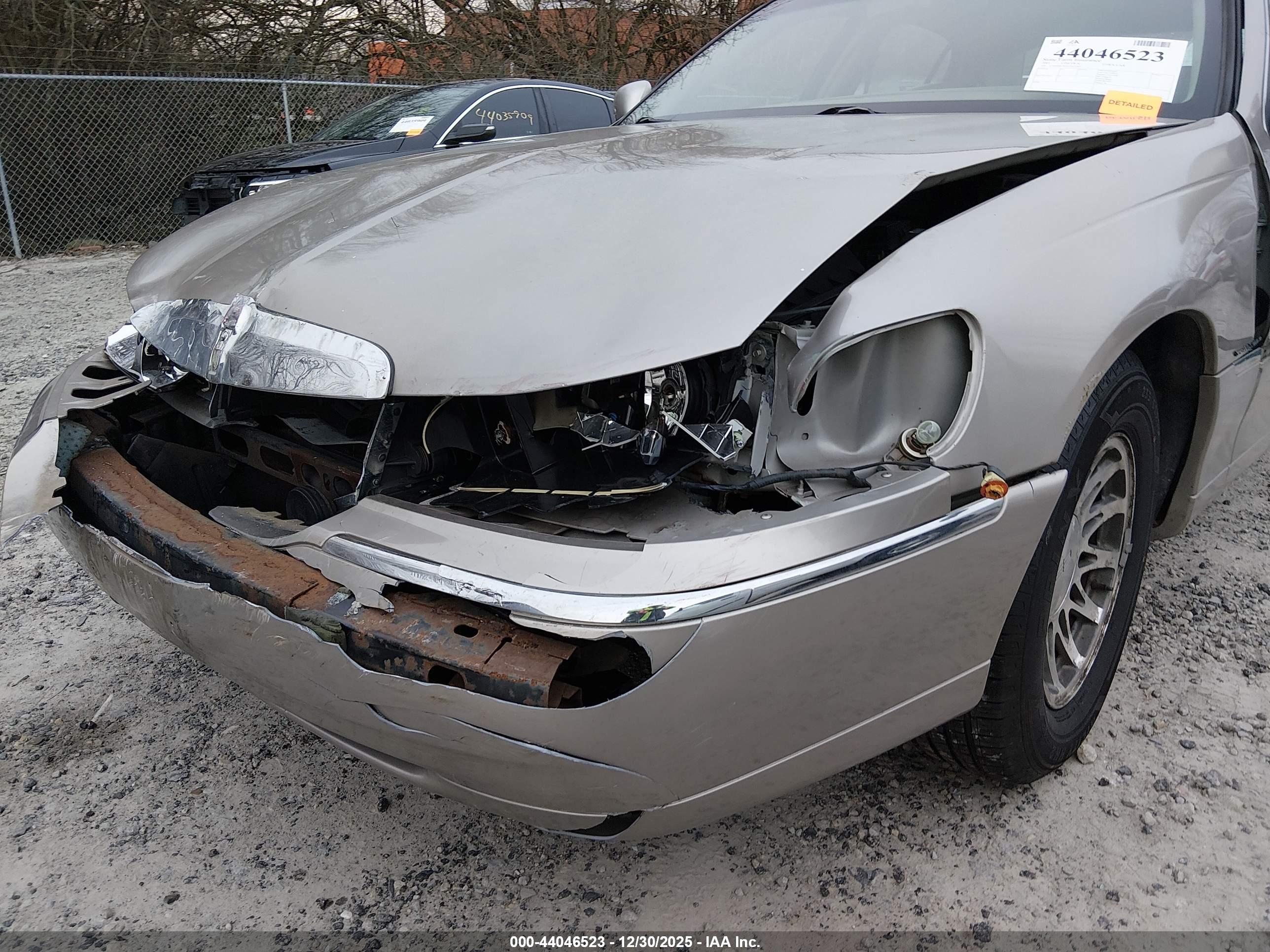 LINCOLN TOWN image 6