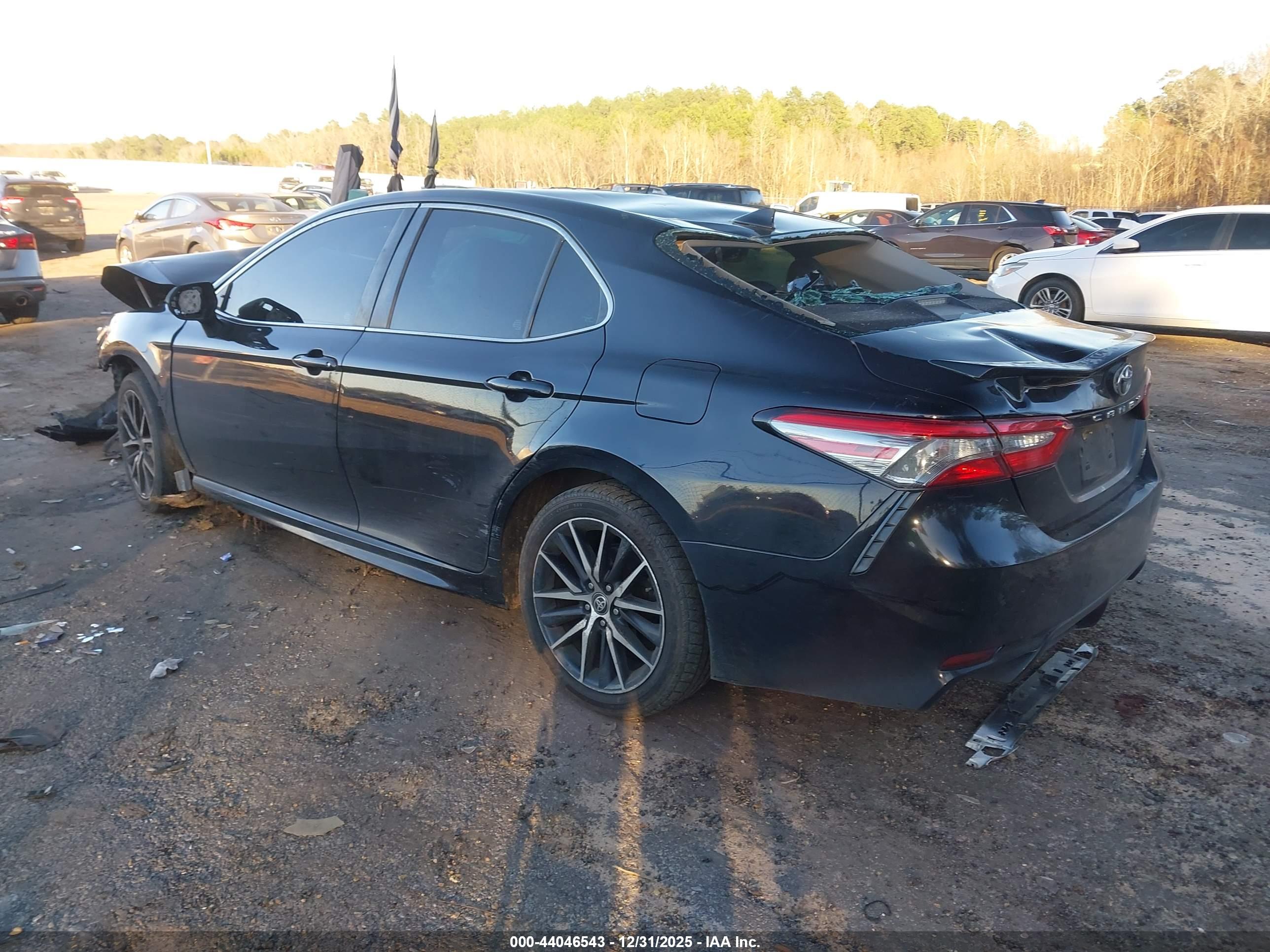 TOYOTA CAMRY image 3
