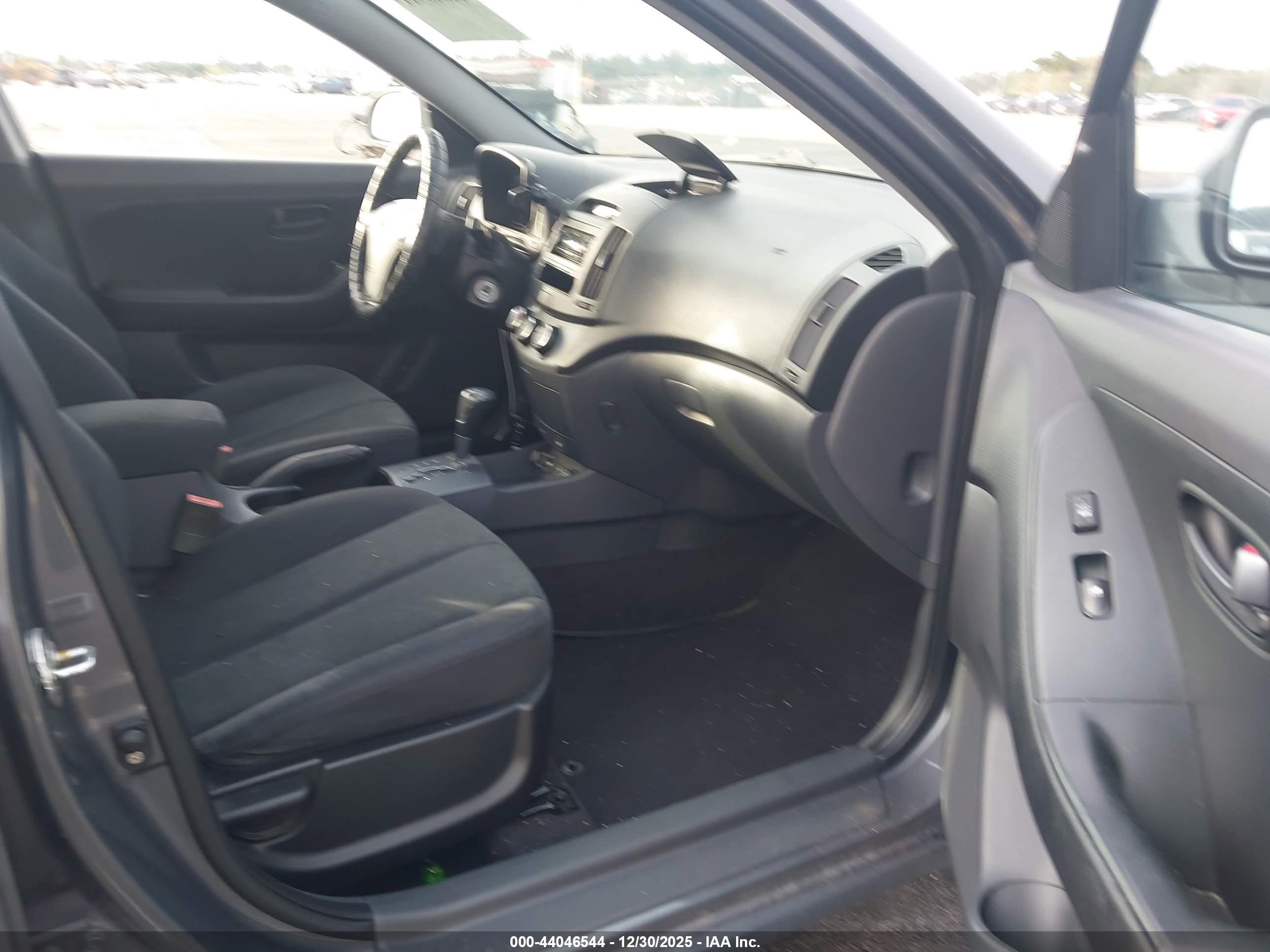 HYUNDAI ELANTRA image 5