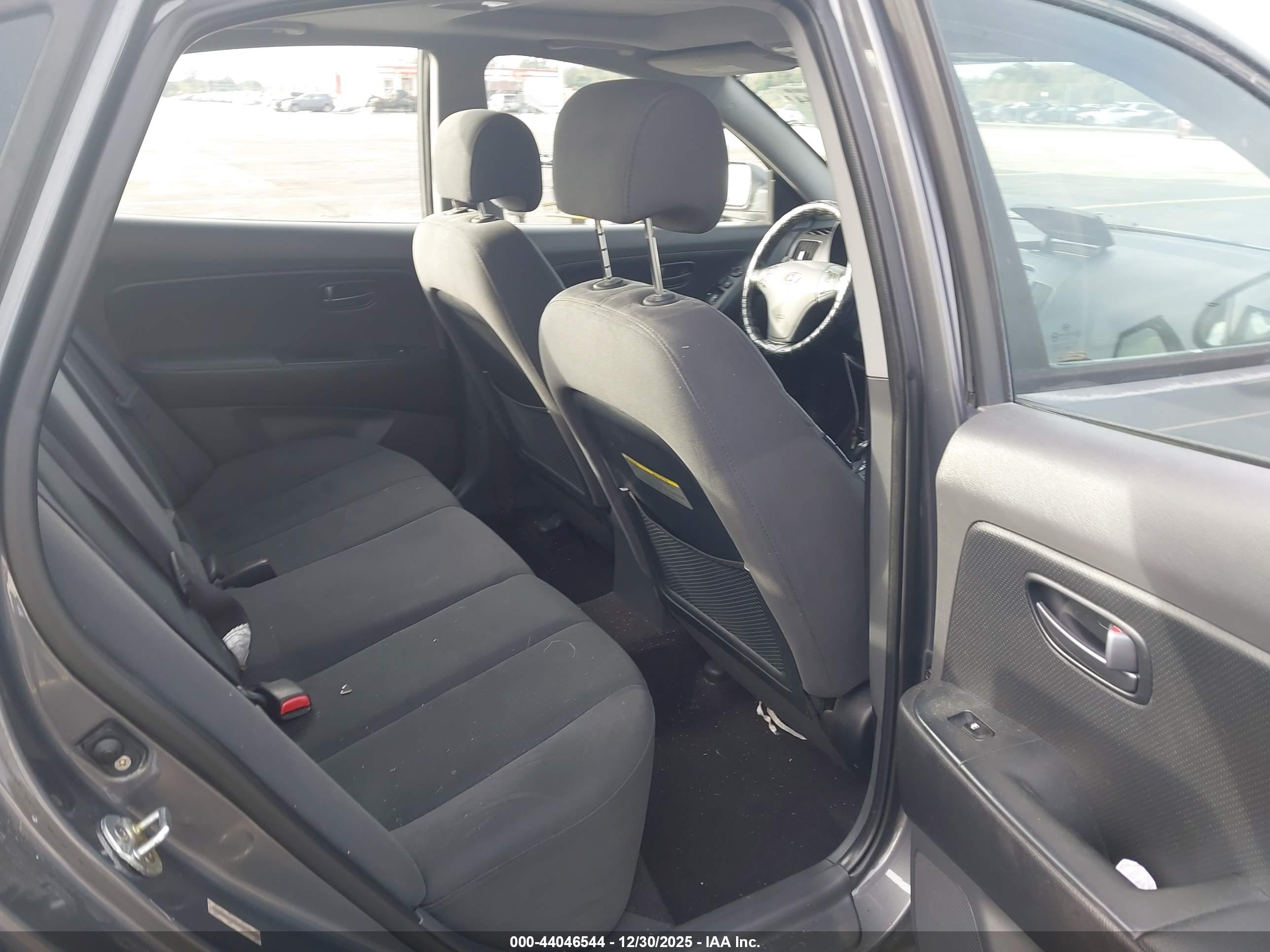 HYUNDAI ELANTRA image 8