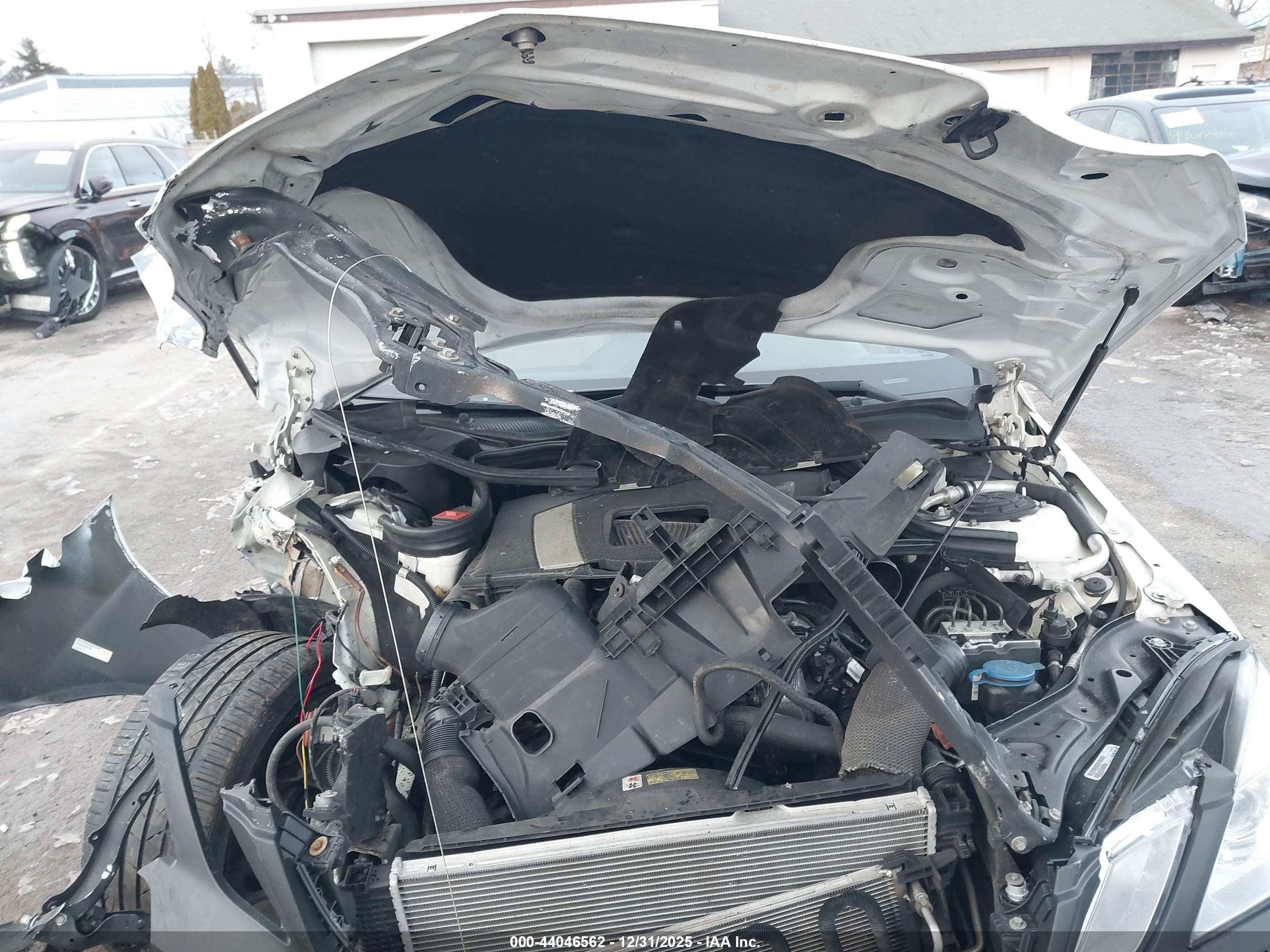 MERCEDES-BENZ E image 10